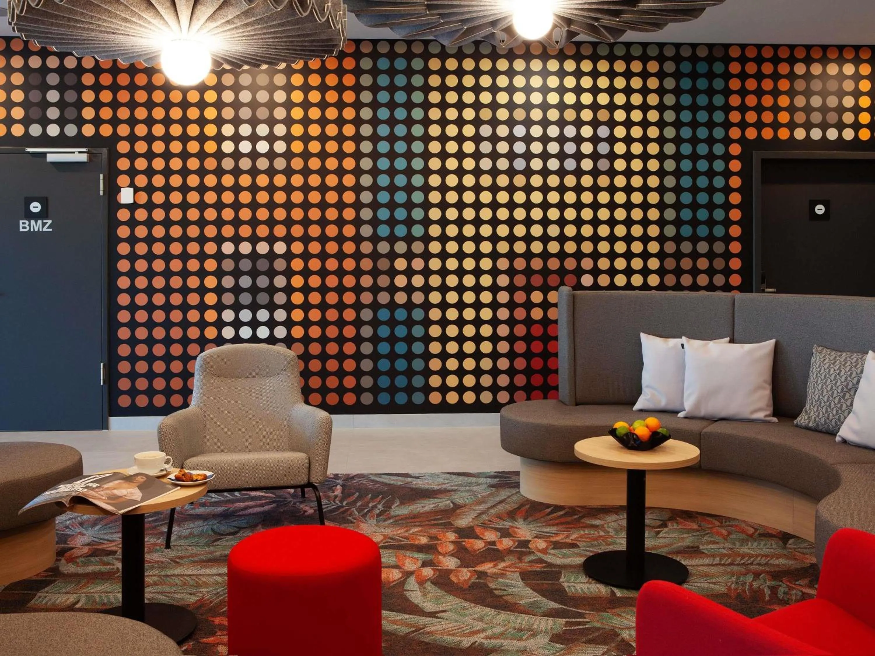Lounge or bar in ibis Hotel Berlin Airport