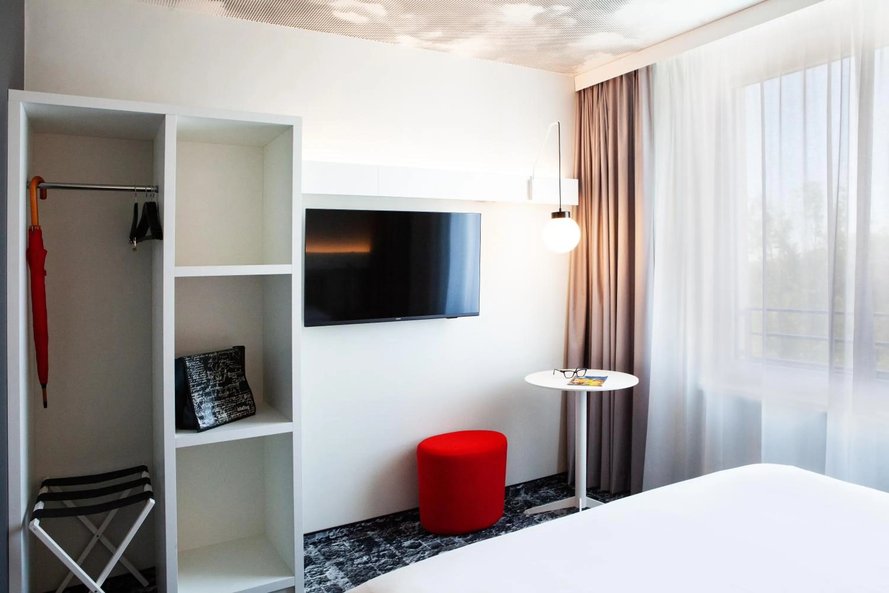 Photo of the whole room, Bed in ibis Hotel Berlin Airport