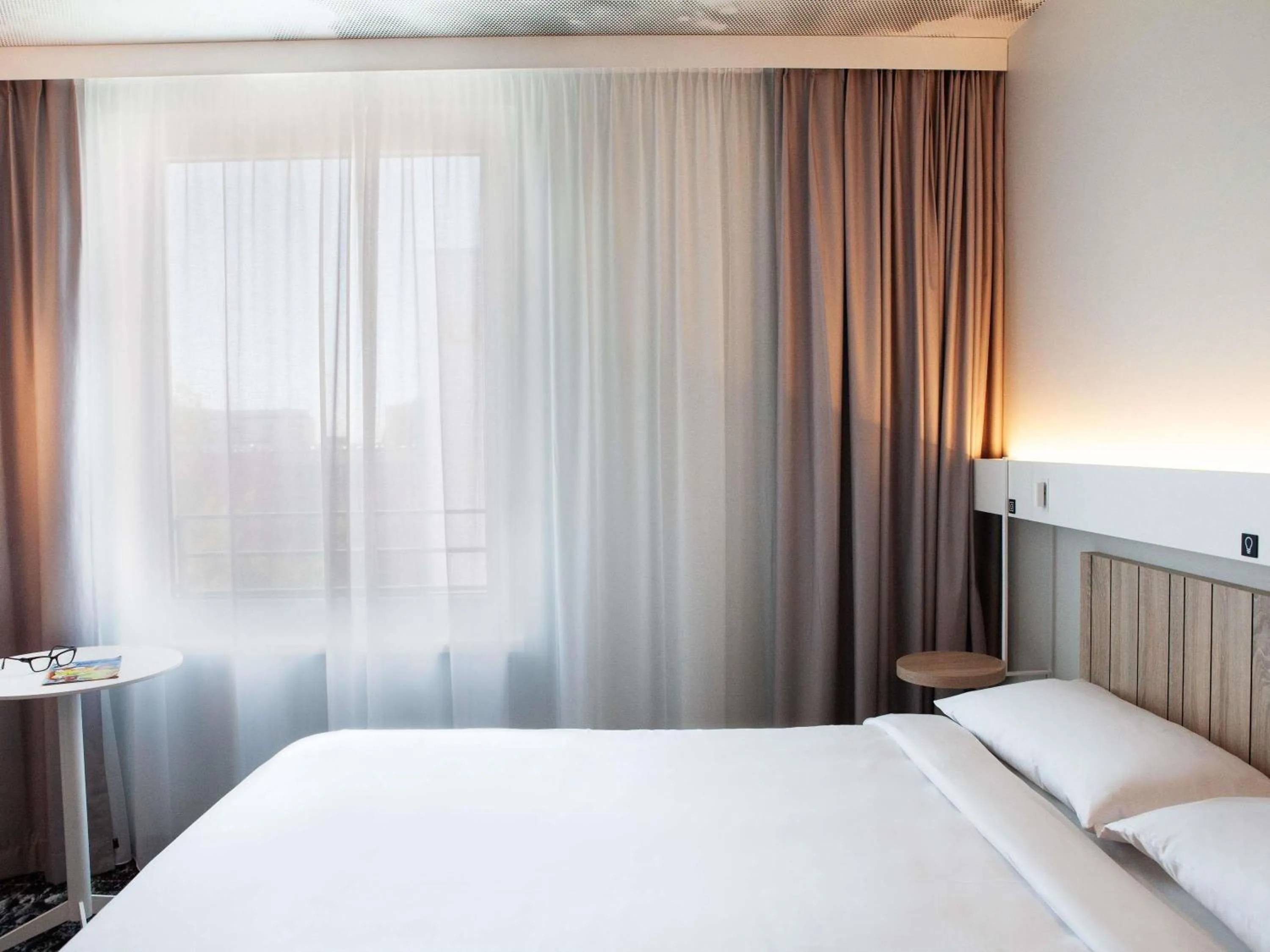Bedroom, Bed in ibis Hotel Berlin Airport