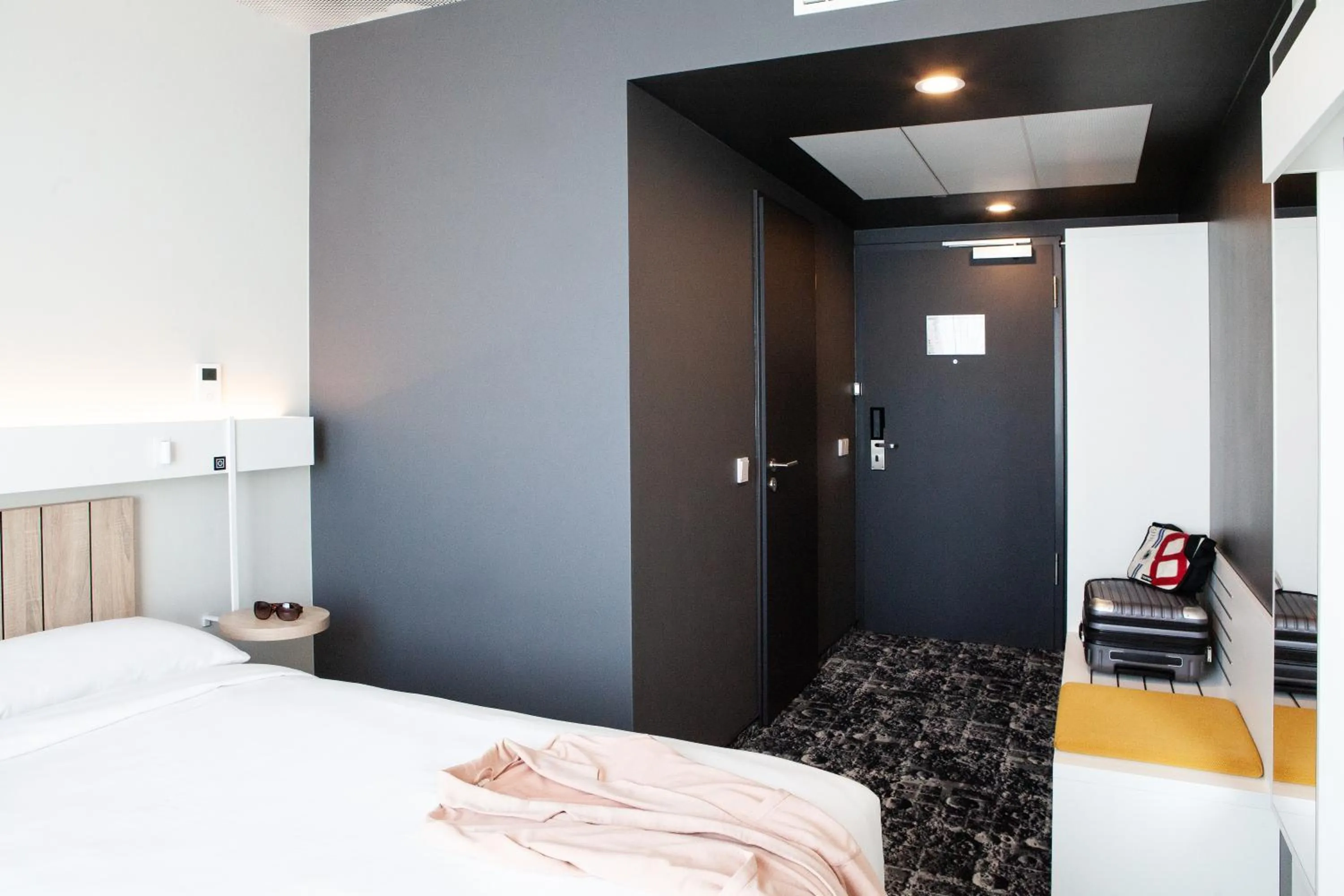 Photo of the whole room, Bed in ibis Hotel Berlin Airport