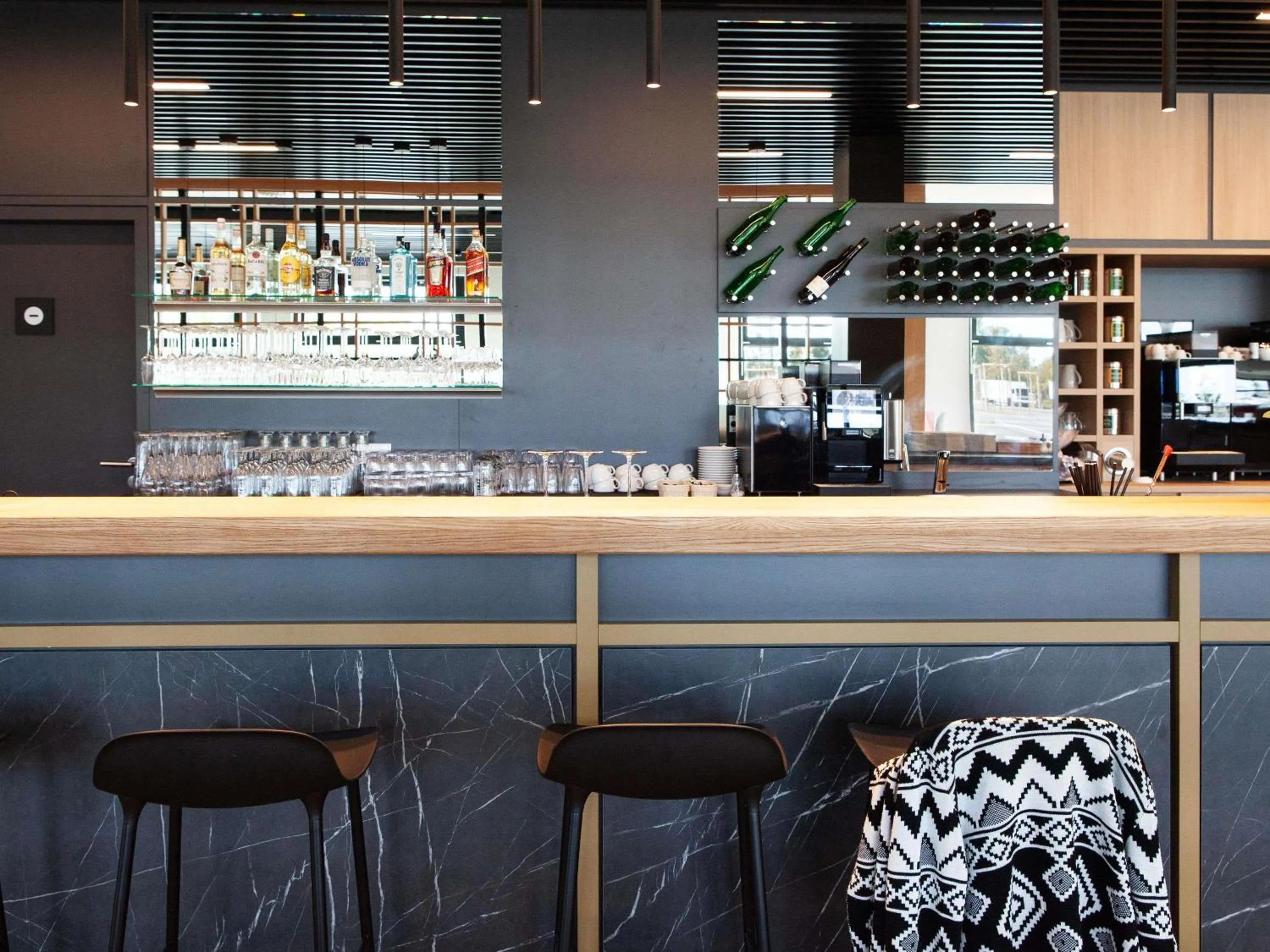 Lounge or bar in ibis Hotel Berlin Airport