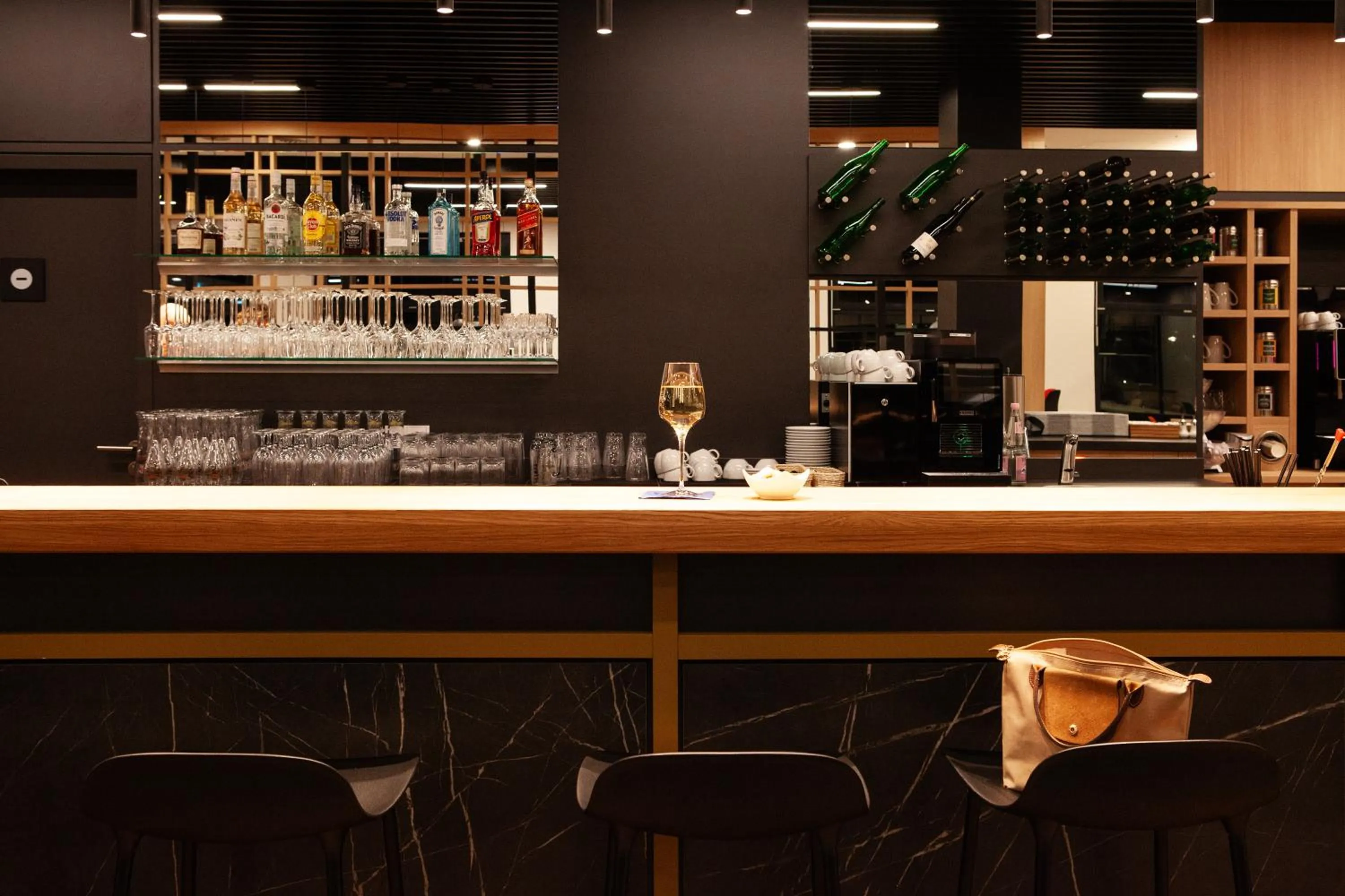 Lounge or bar in ibis Hotel Berlin Airport