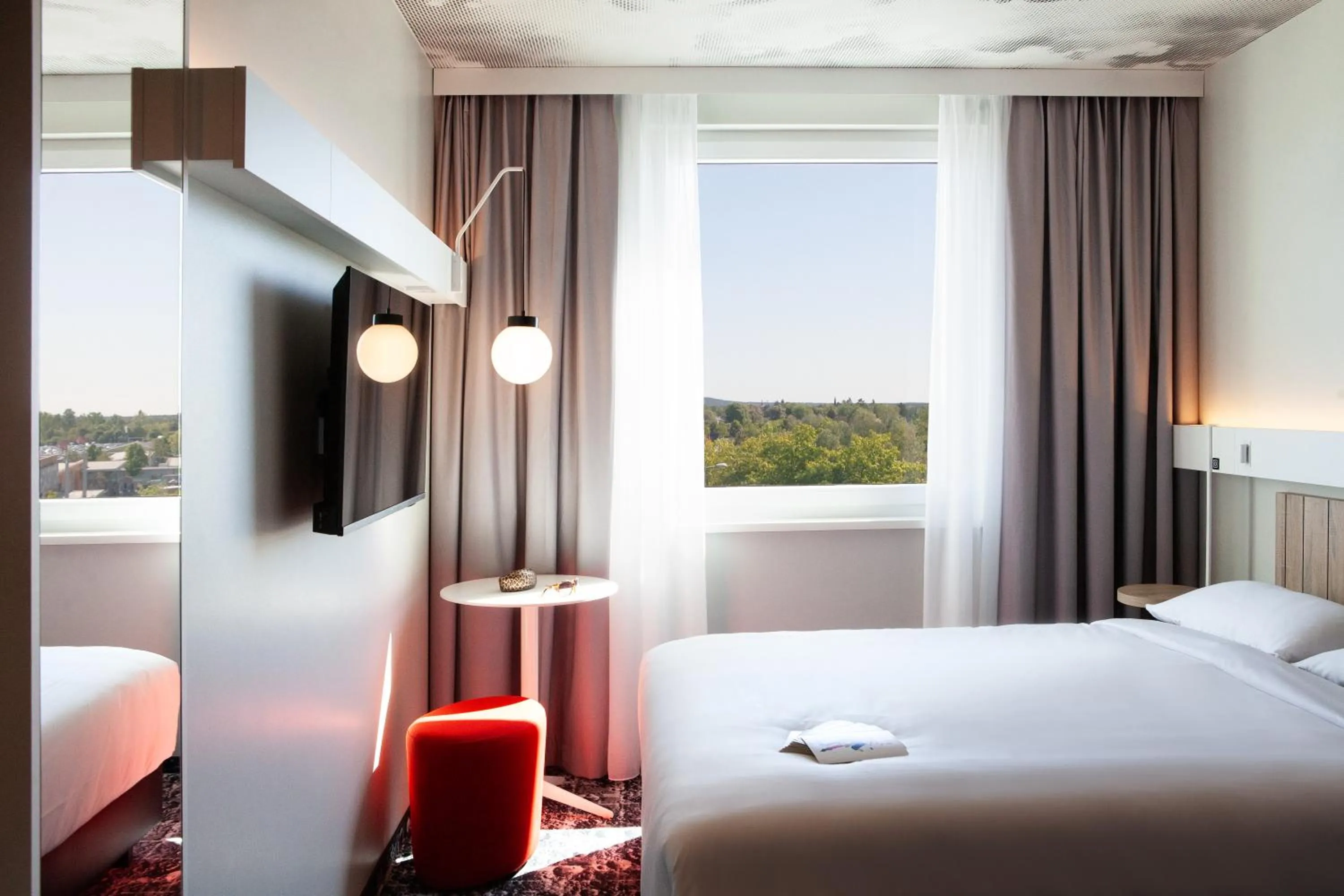Photo of the whole room, Bed in ibis Hotel Berlin Airport