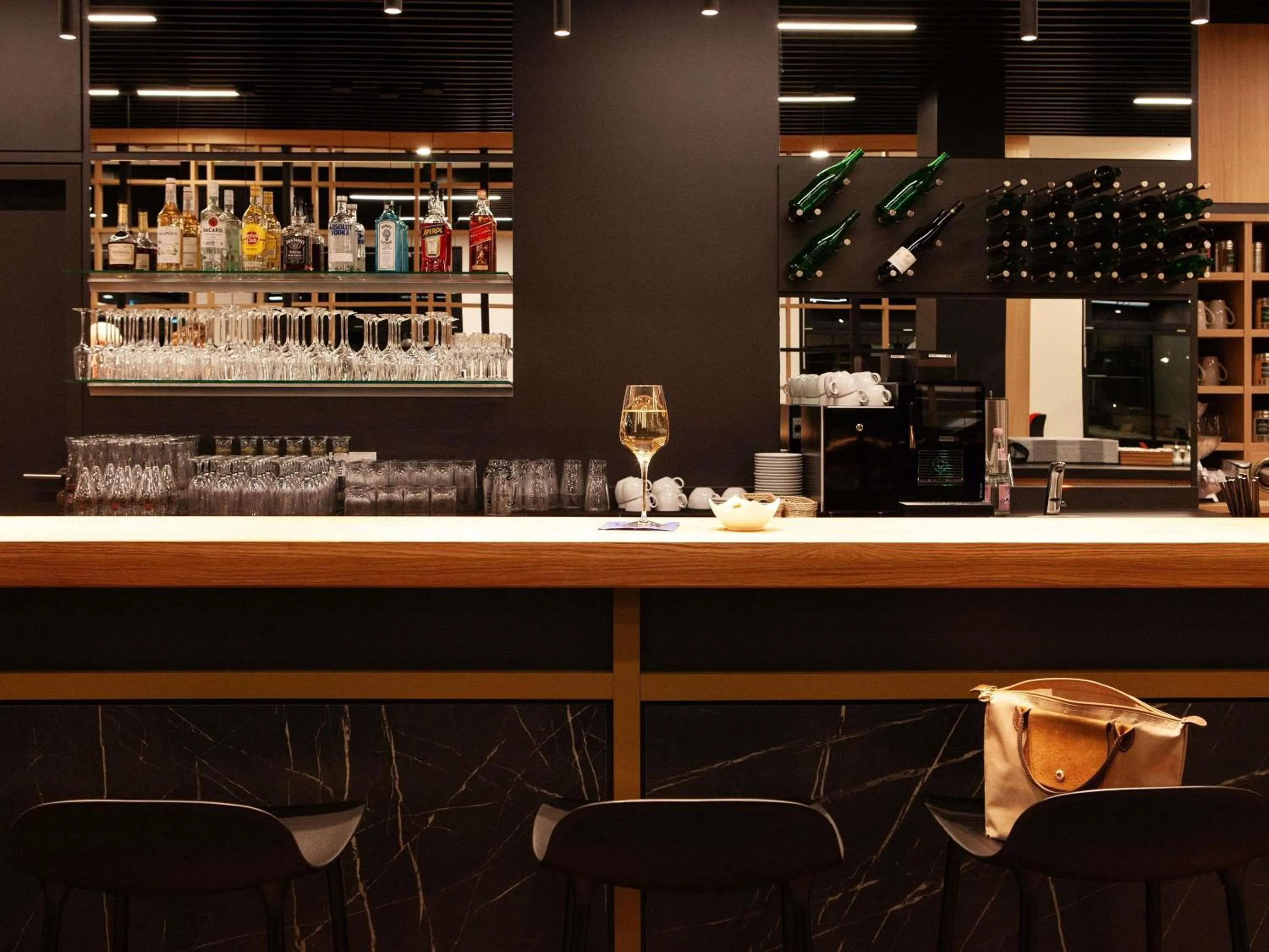 Lounge or bar in ibis Hotel Berlin Airport