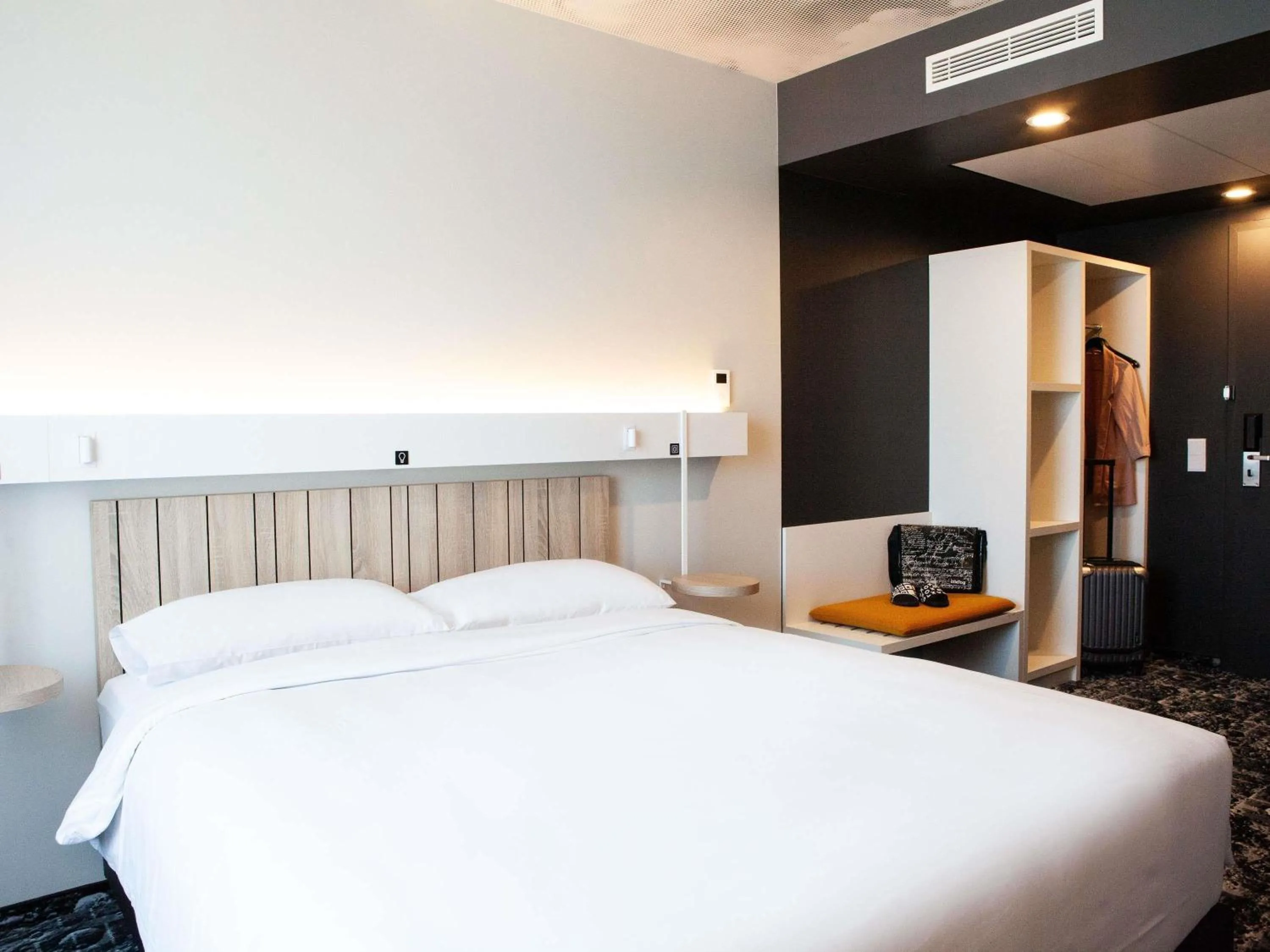 Bedroom, Bed in ibis Hotel Berlin Airport