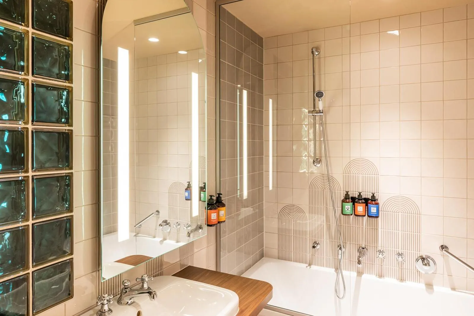 Shower in The Ostendian