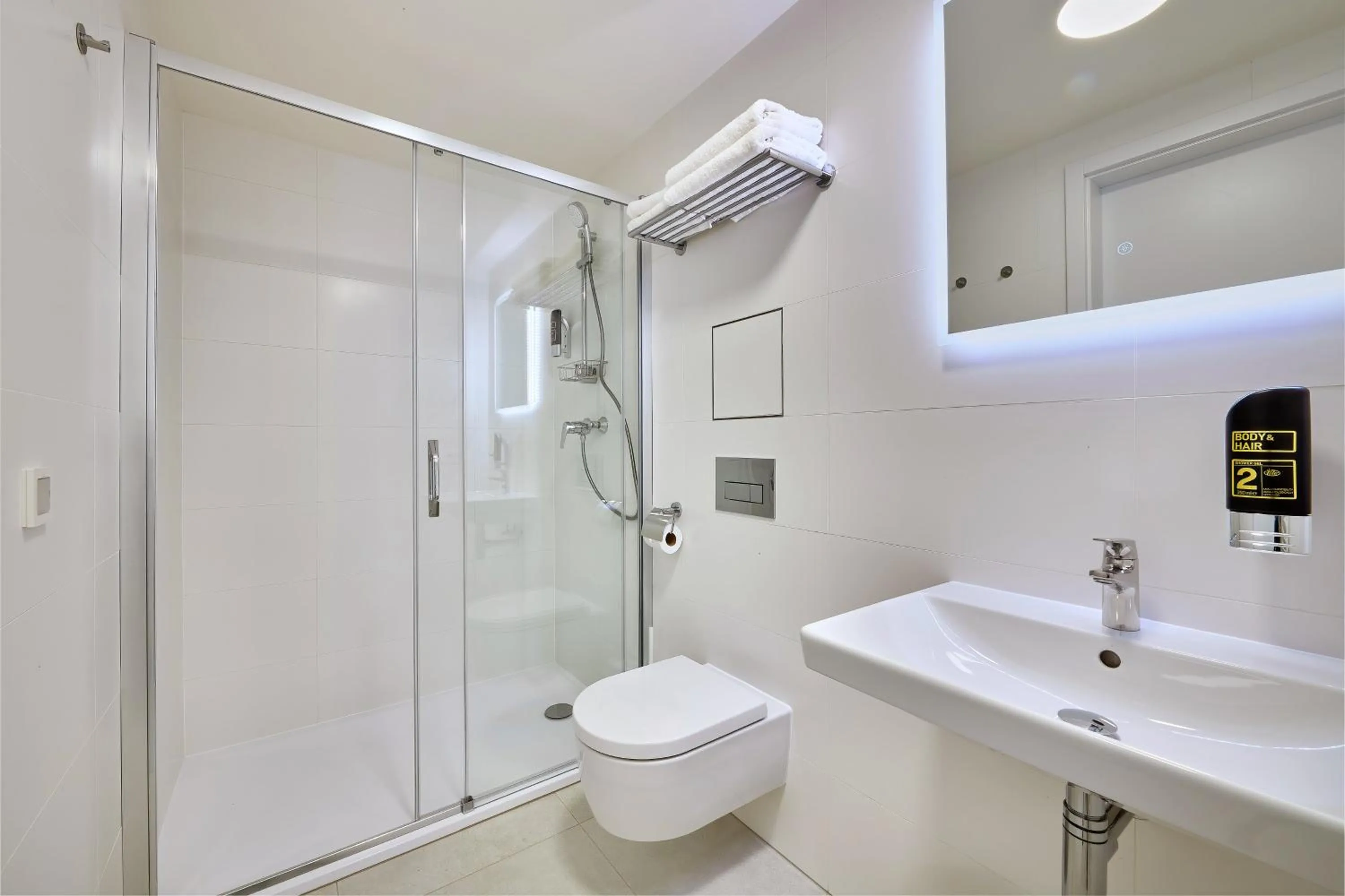 Shower in DownTown Suites Andel