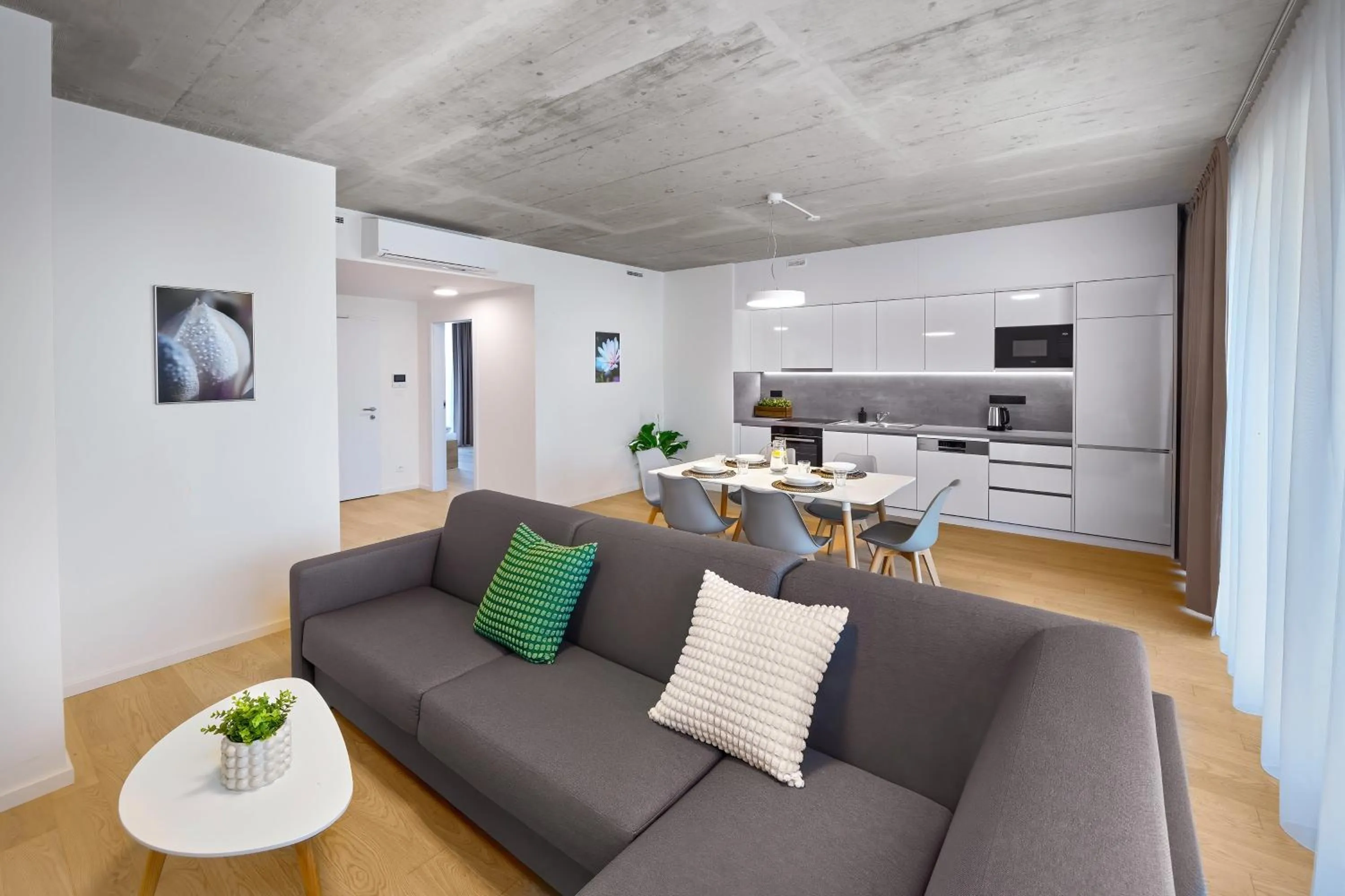 Kitchen or kitchenette in DownTown Suites Andel