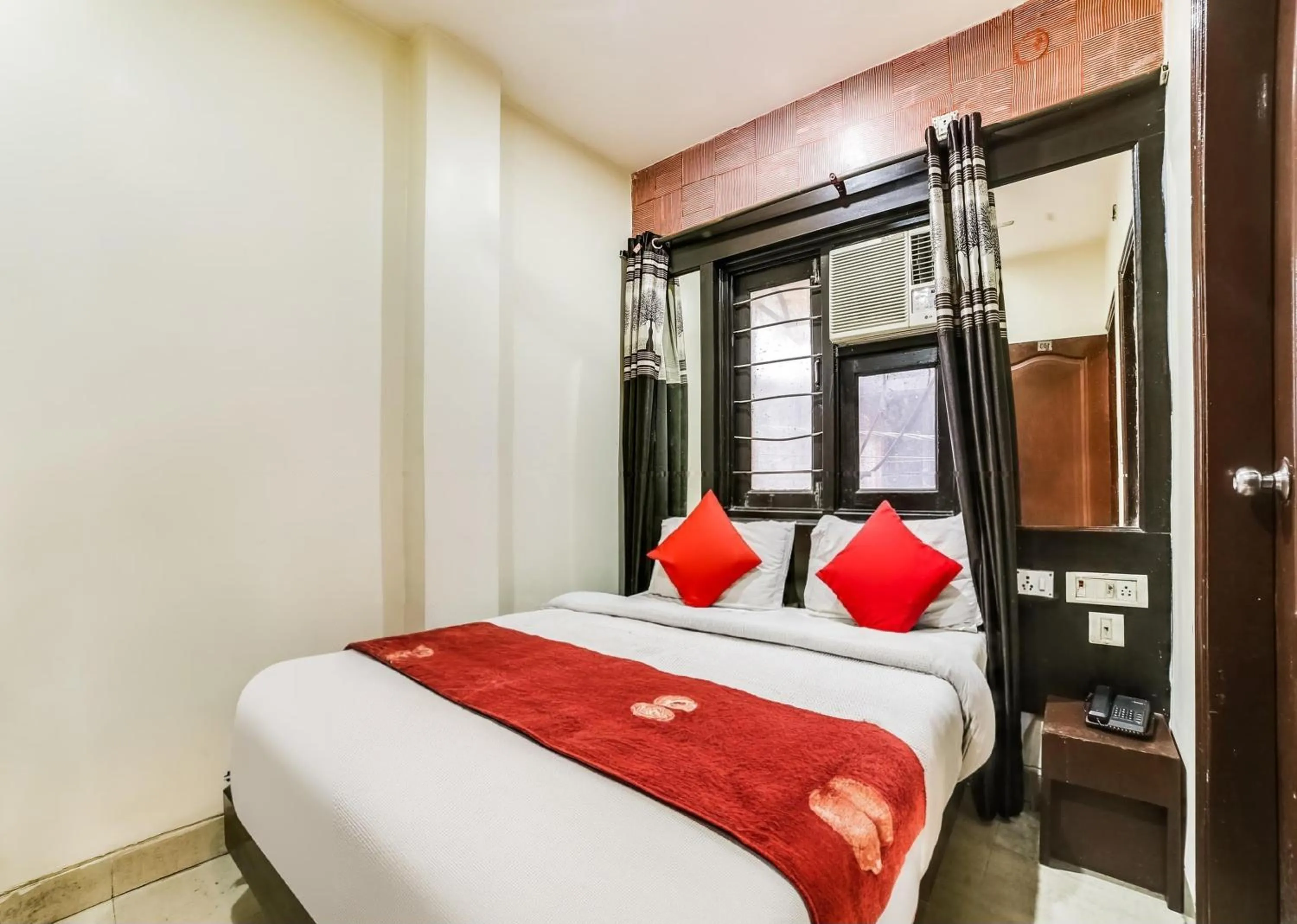 Bed in Hotel Geetanjali Inn