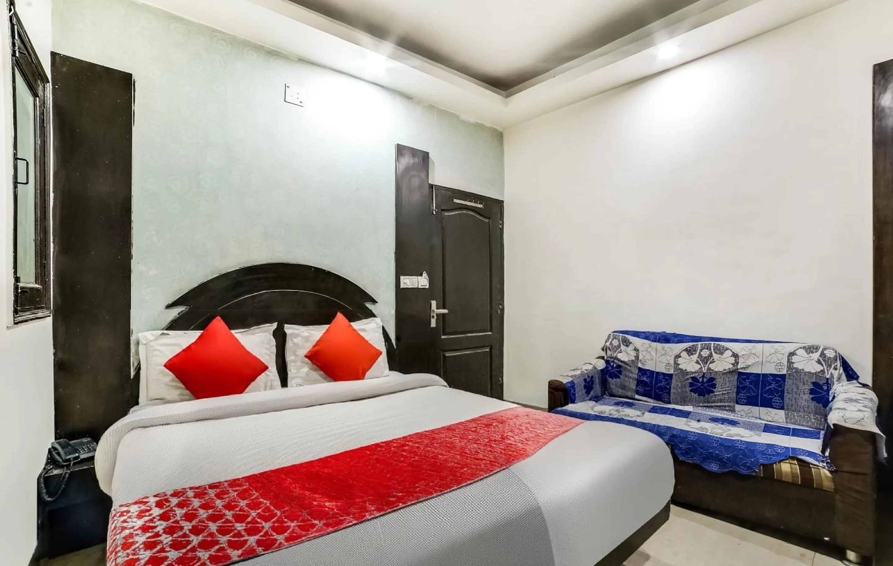 Bed in Hotel Geetanjali Inn
