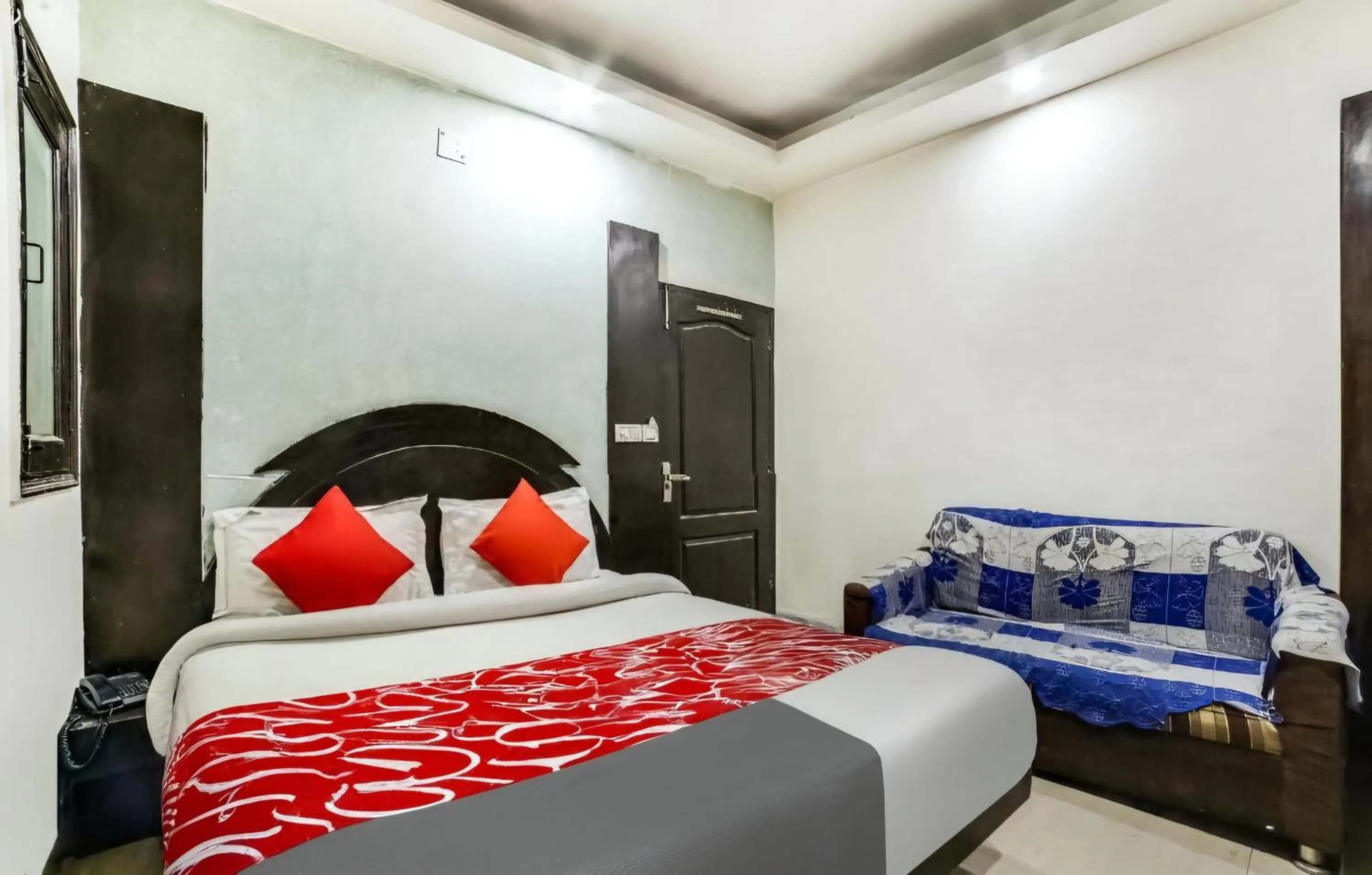 Bed in Hotel Geetanjali Inn