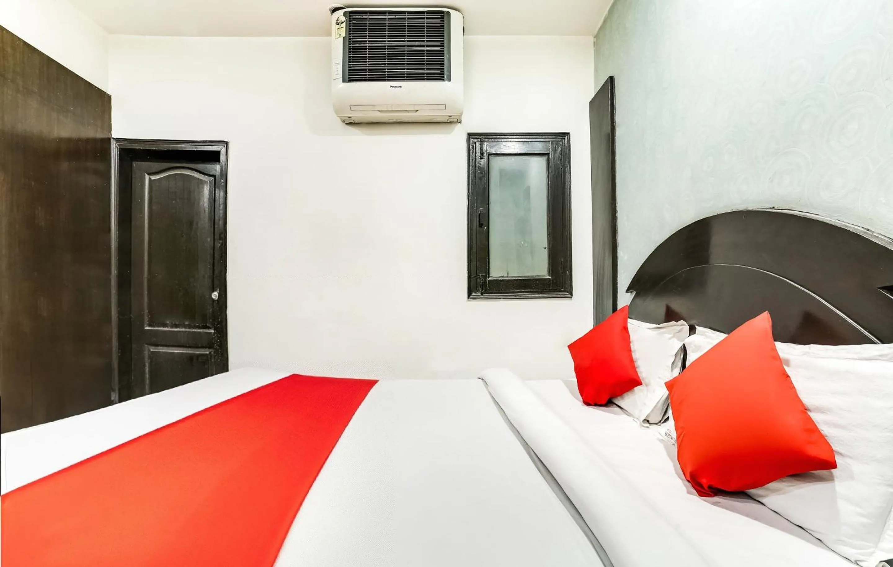 Bed in Hotel Geetanjali Inn