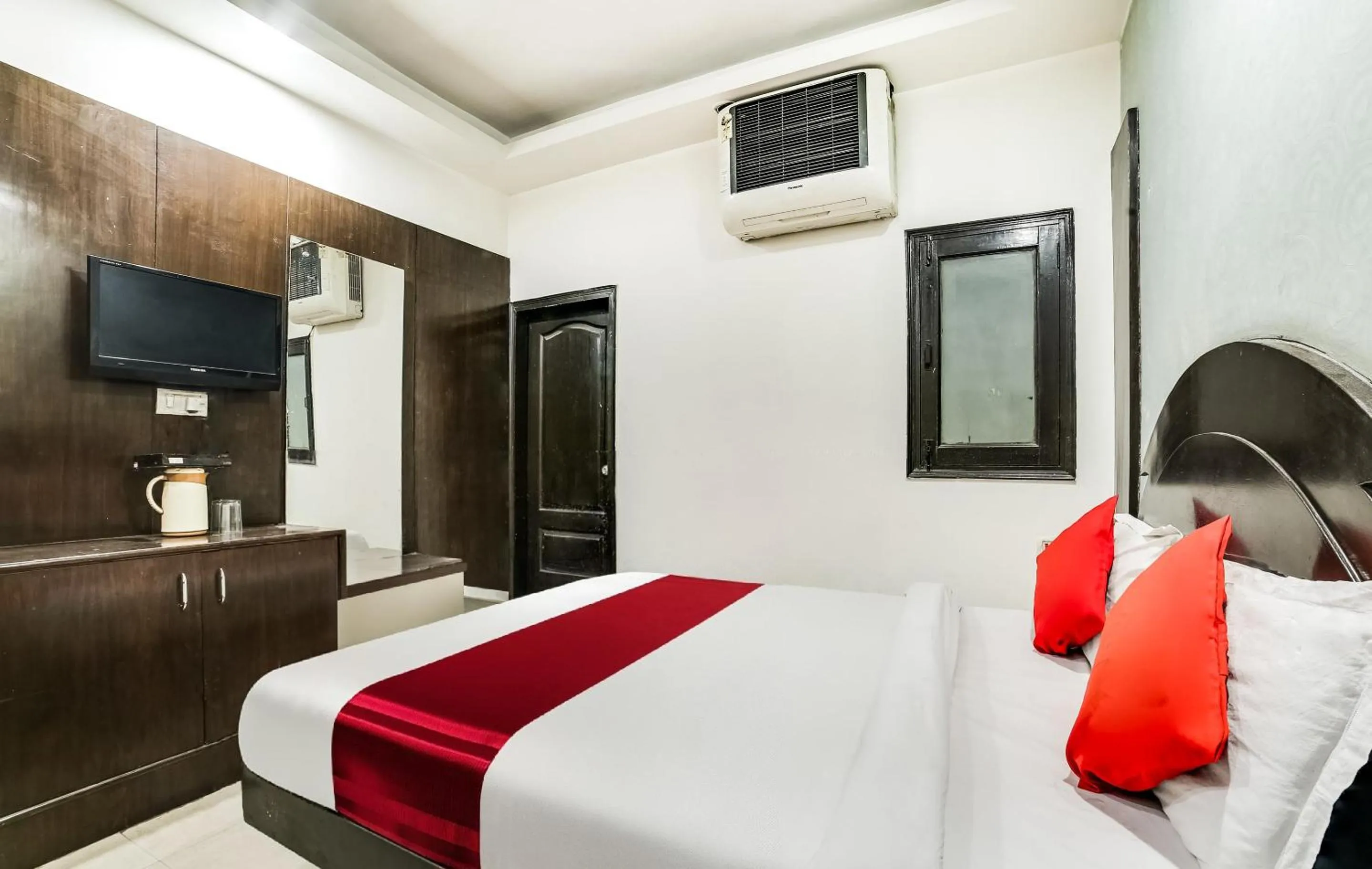 Bed in Hotel Geetanjali Inn