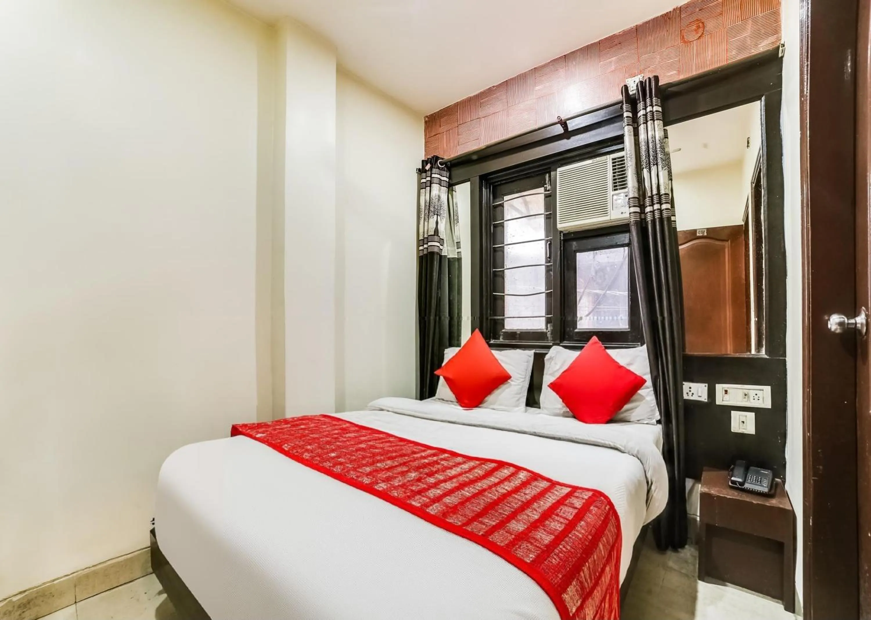 Bed in Hotel Geetanjali Inn