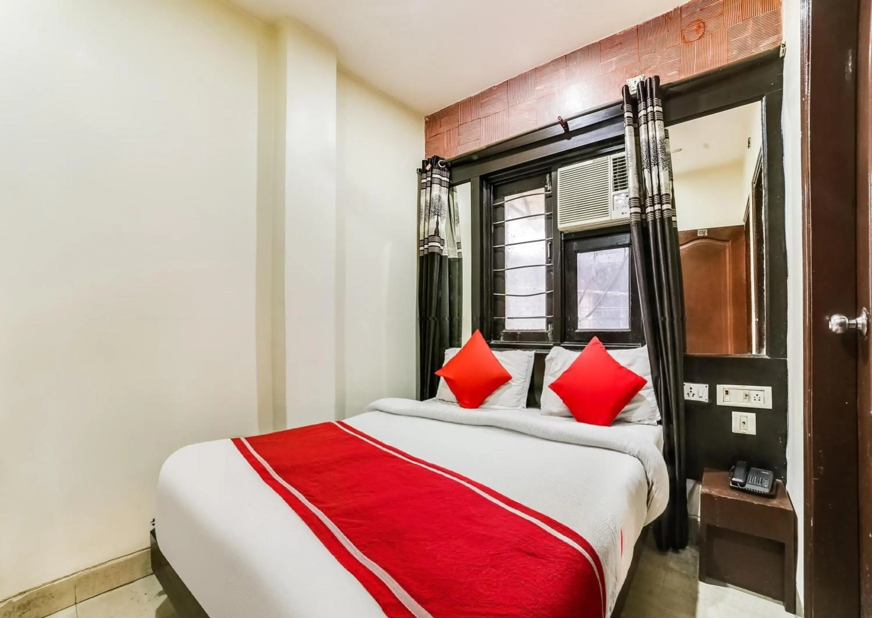Bed in Hotel Geetanjali Inn