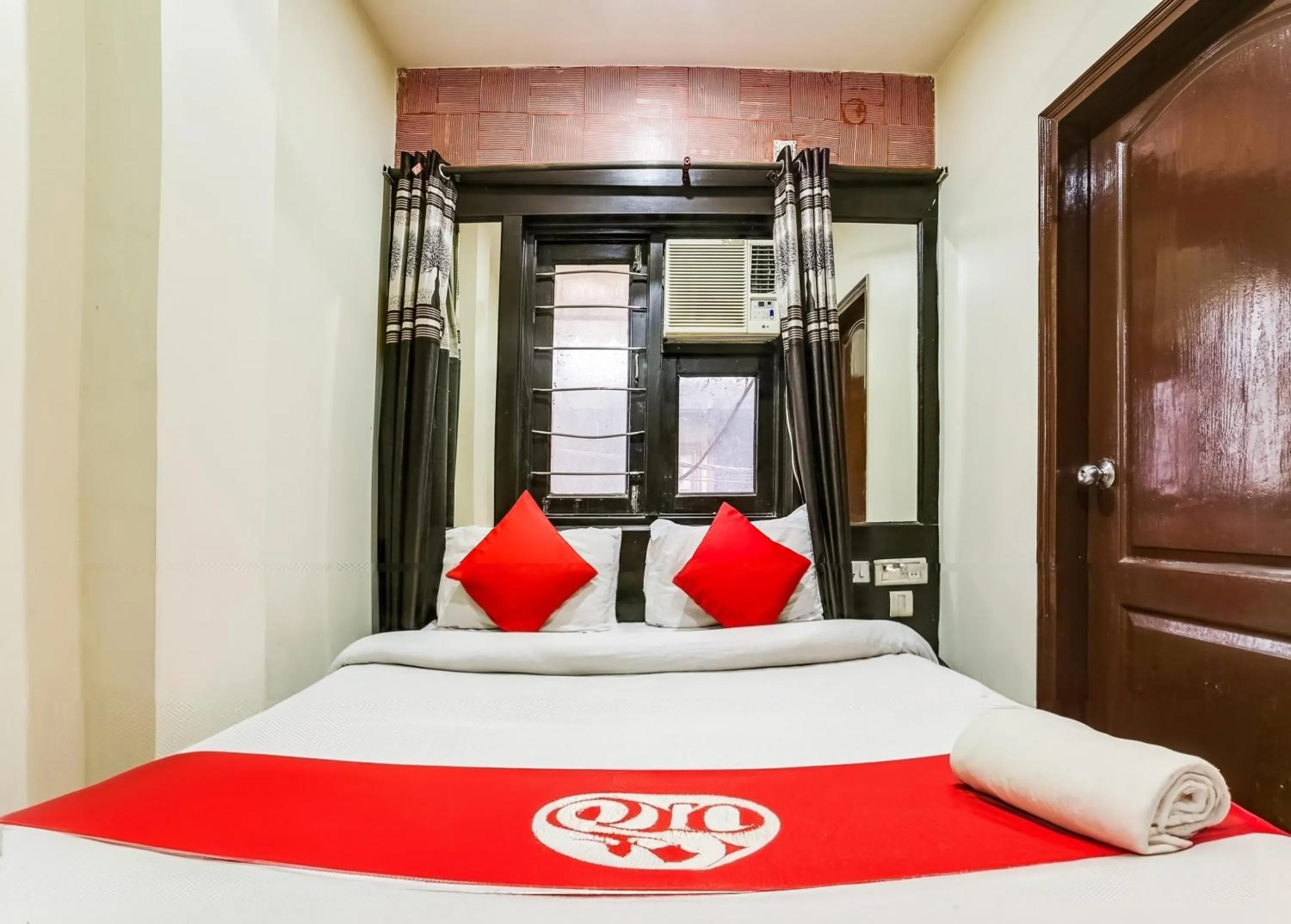 Bed in Hotel Geetanjali Inn