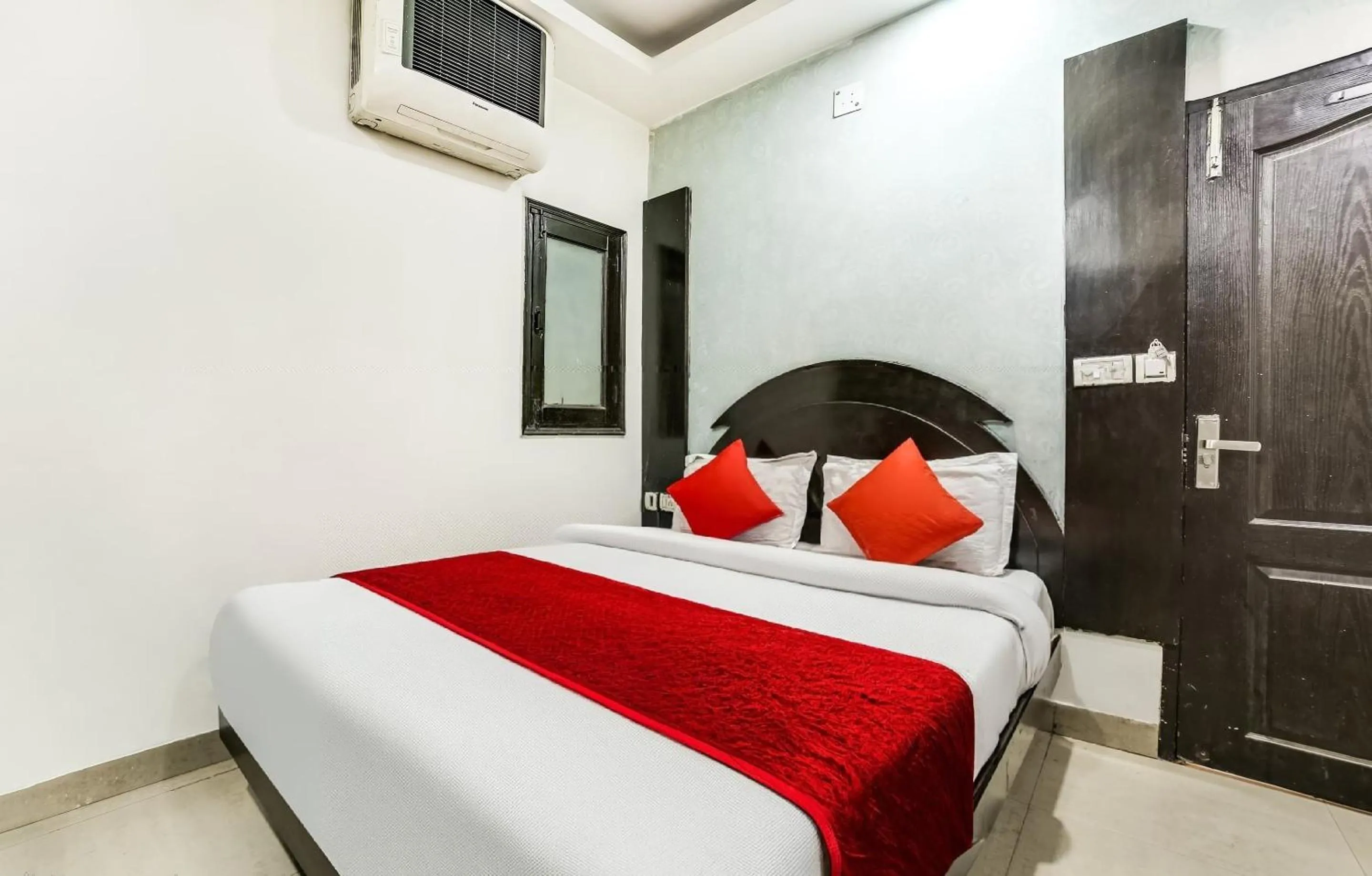 Bed in Hotel Geetanjali Inn