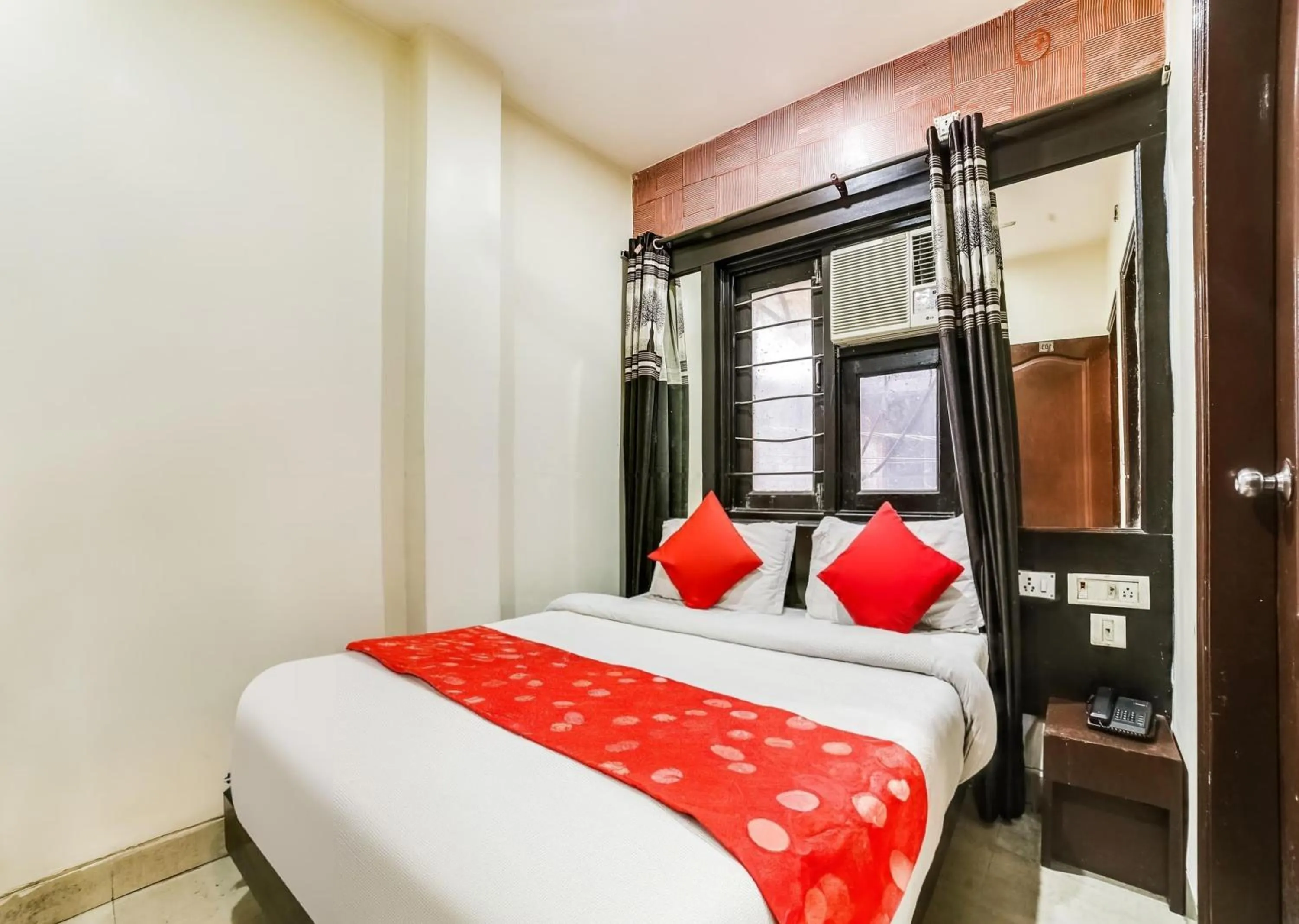 Bed in Hotel Geetanjali Inn