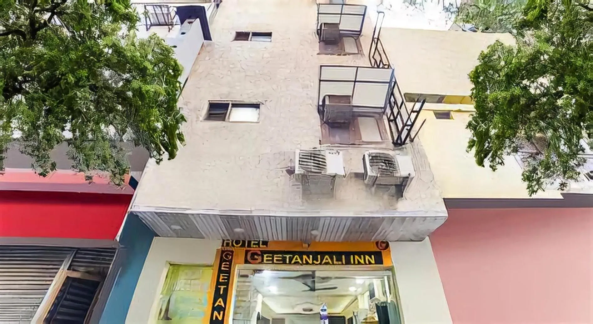 Property building in Hotel Geetanjali Inn