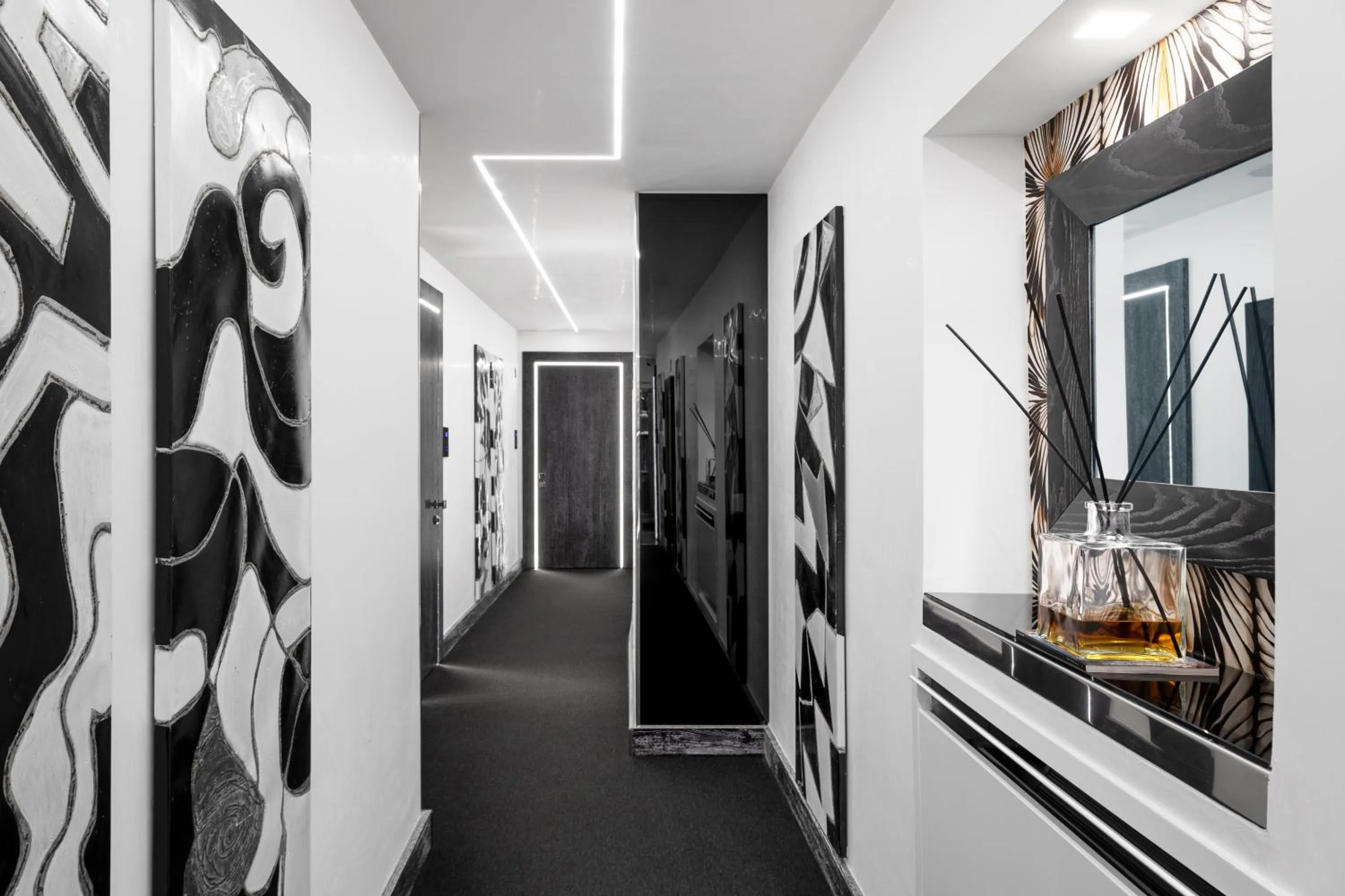 Communal lounge/ TV room in LHP River Club