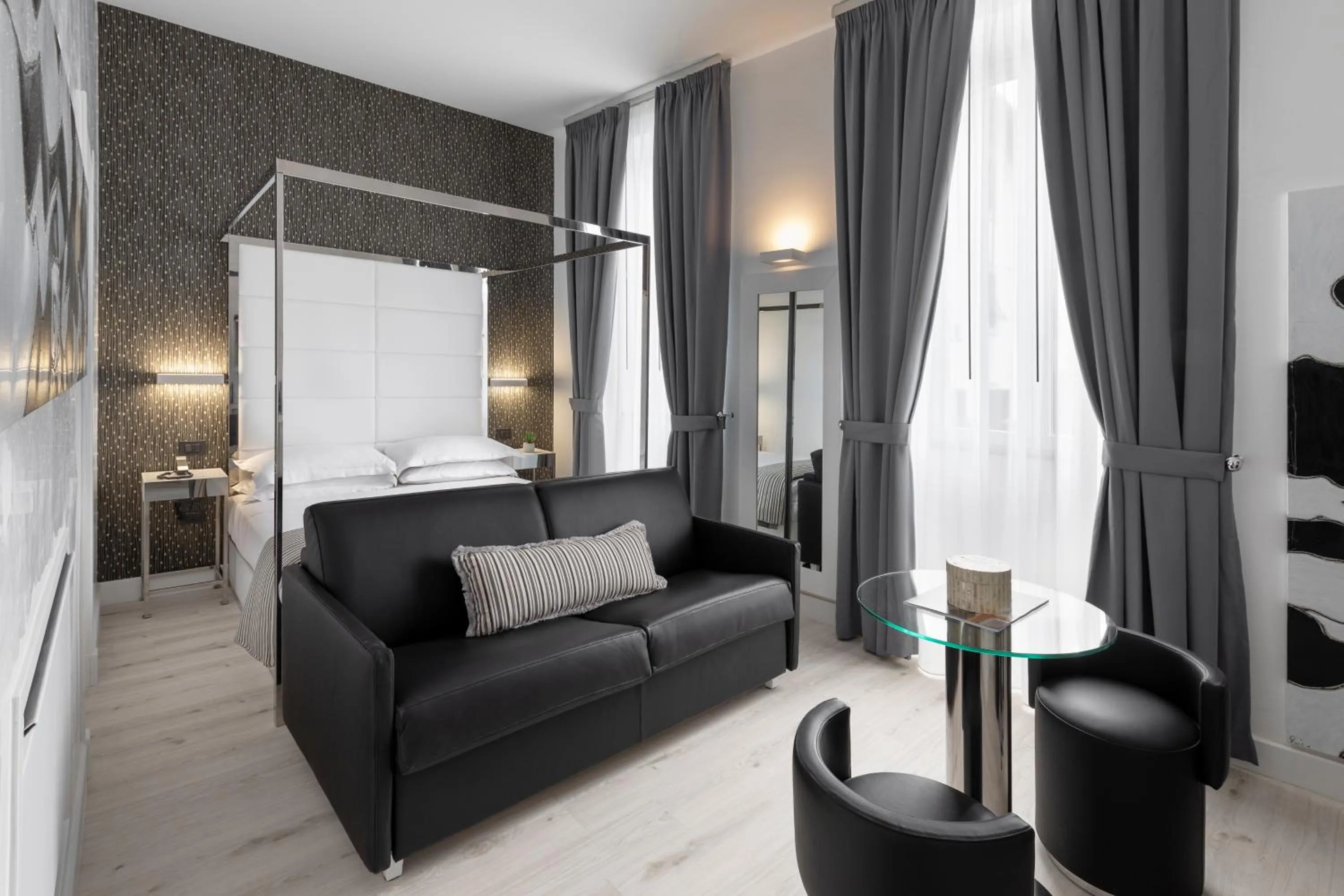 Photo of the whole room, Bed in LHP River Club