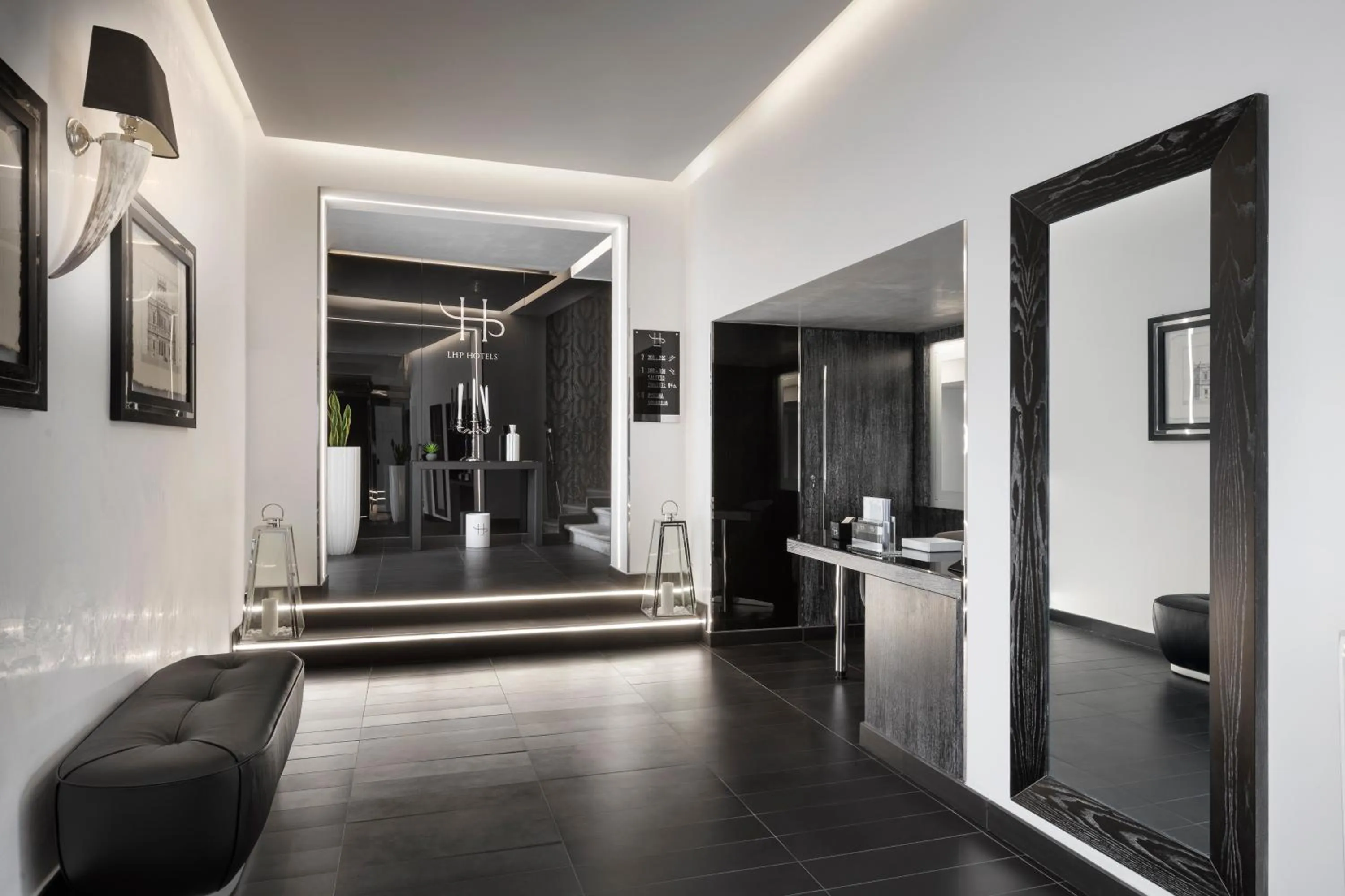 Facade/entrance in LHP River Club