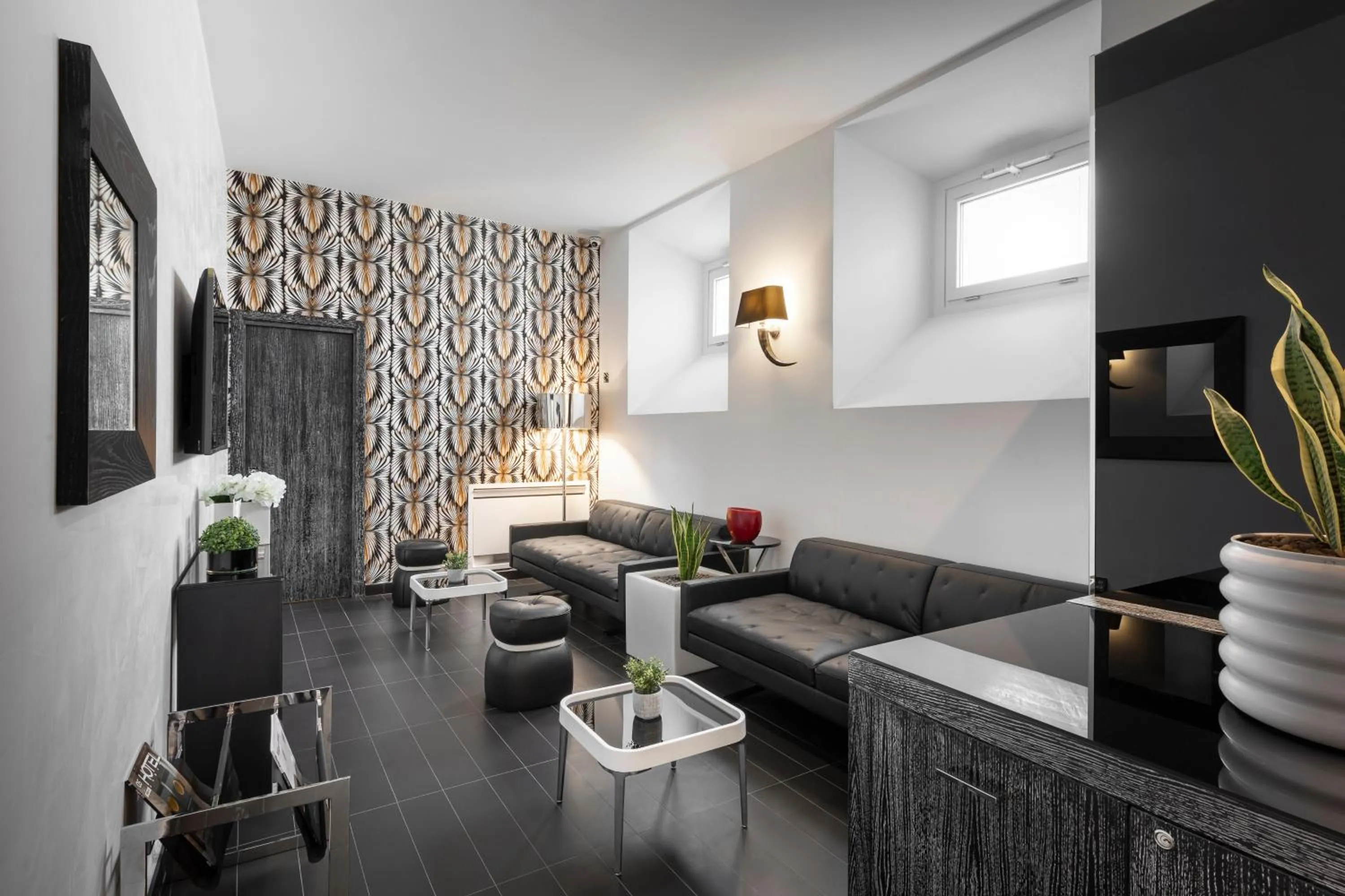 Communal lounge/ TV room in LHP River Club