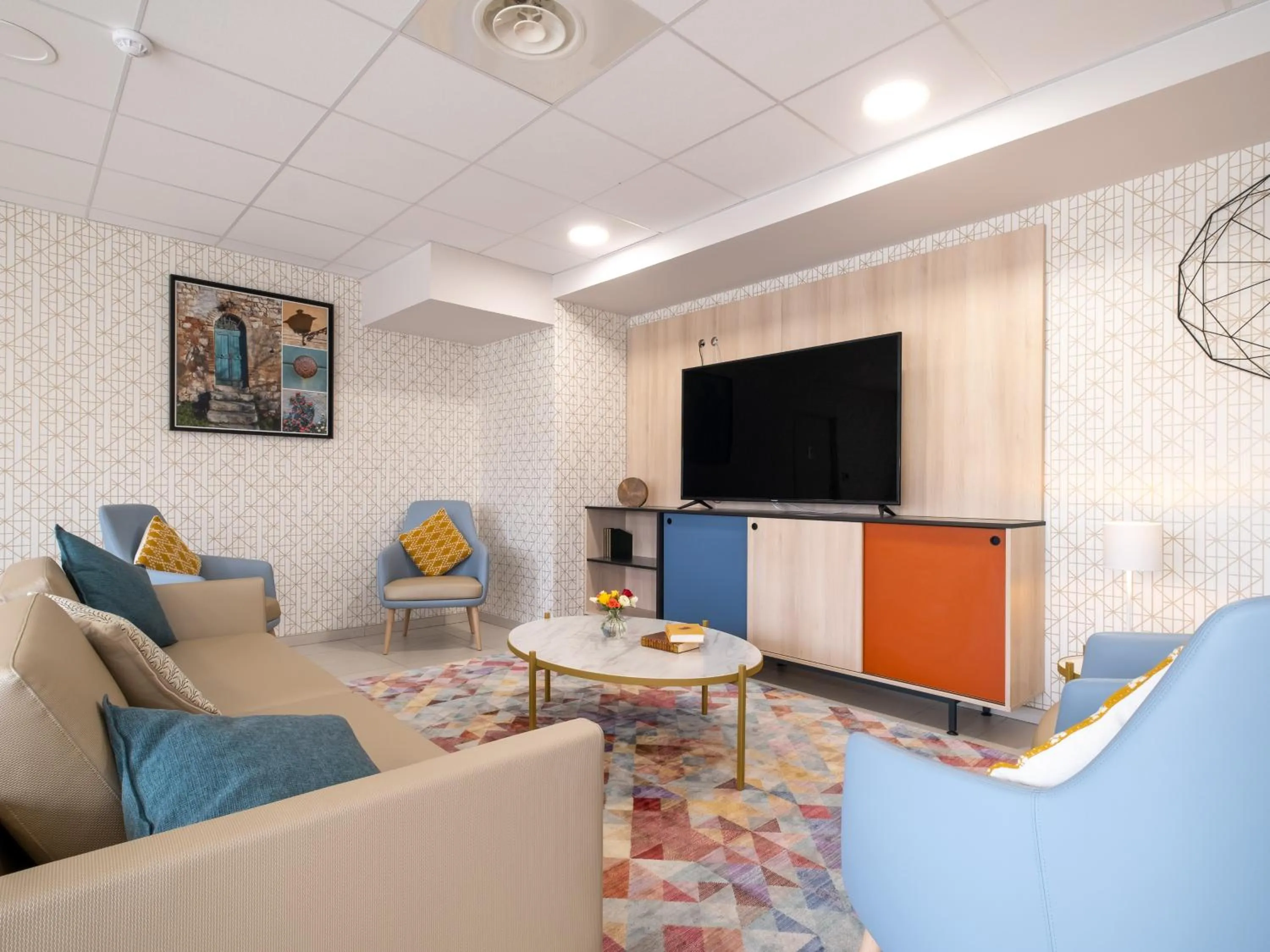 Communal lounge/ TV room in Zenao Appart'hôtels Toulouse Balma