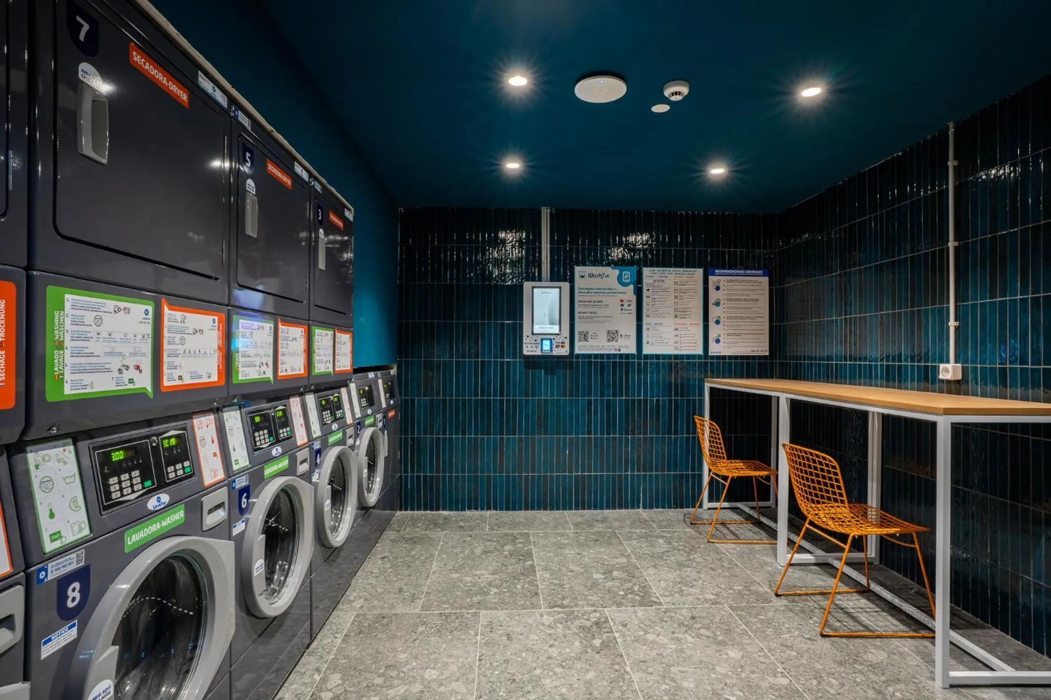 Lemonade Stays Santiago de Compostela