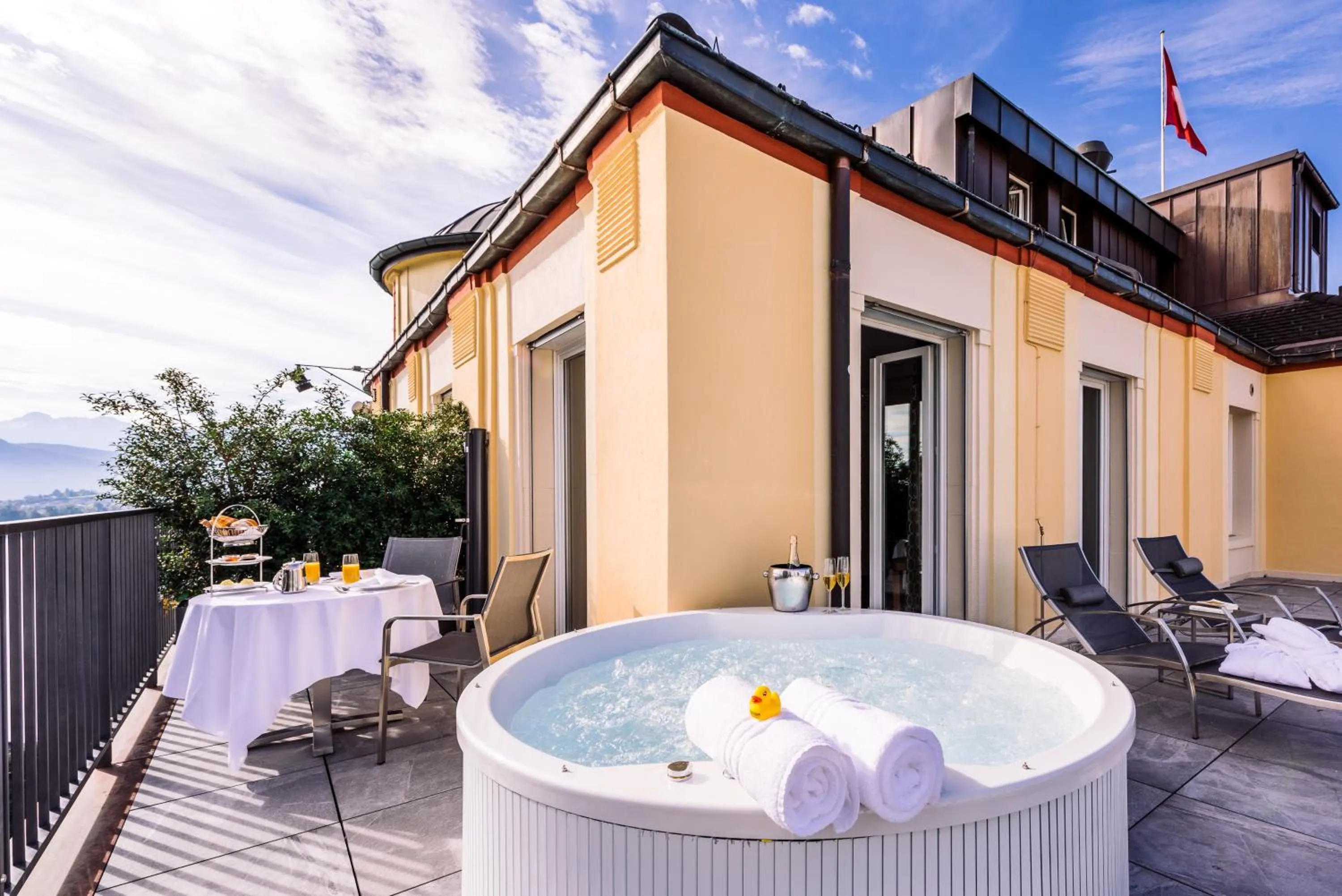 Hot Tub in Art Deco Hotel Montana Luzern