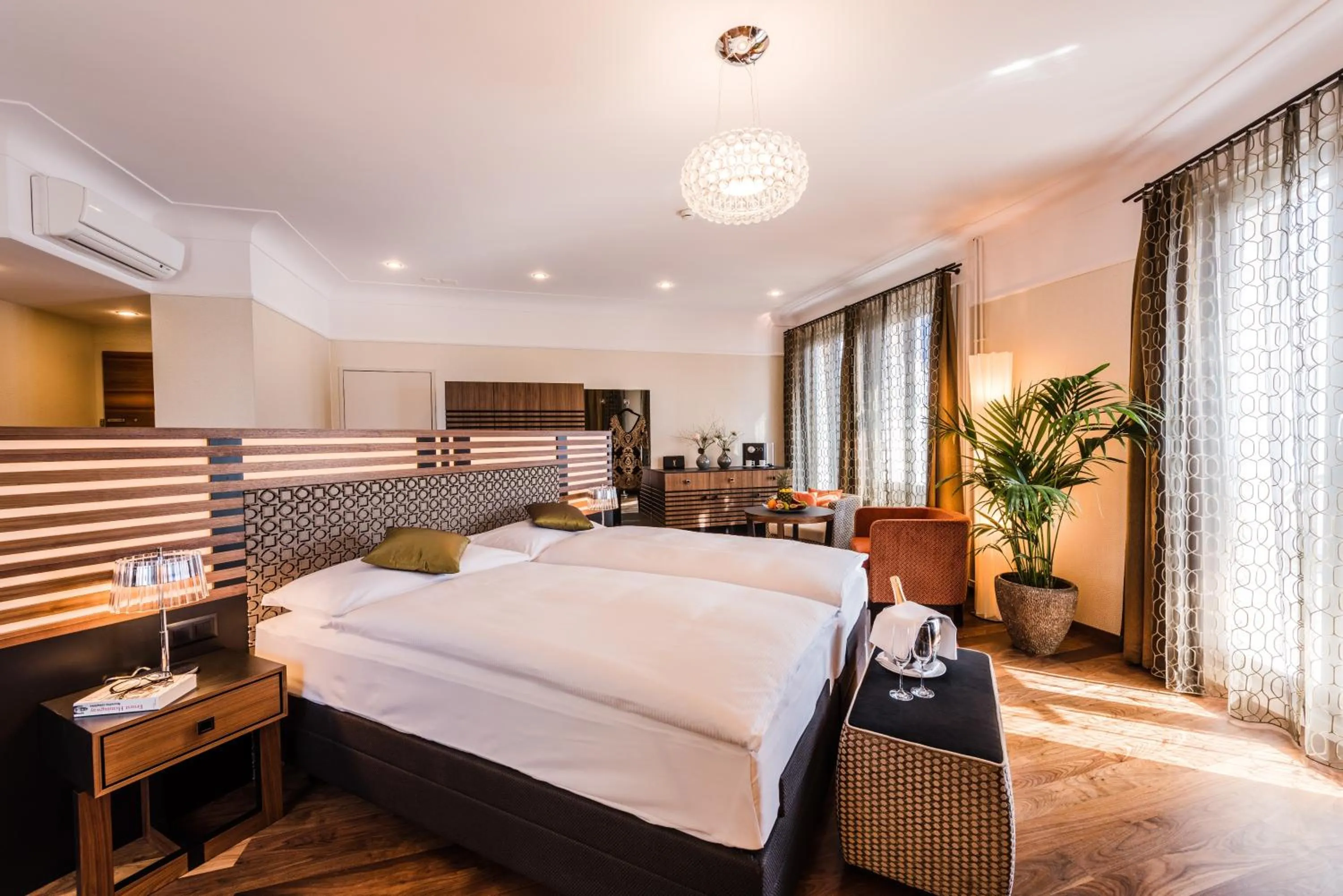 Photo of the whole room, Bed in Art Deco Hotel Montana Luzern