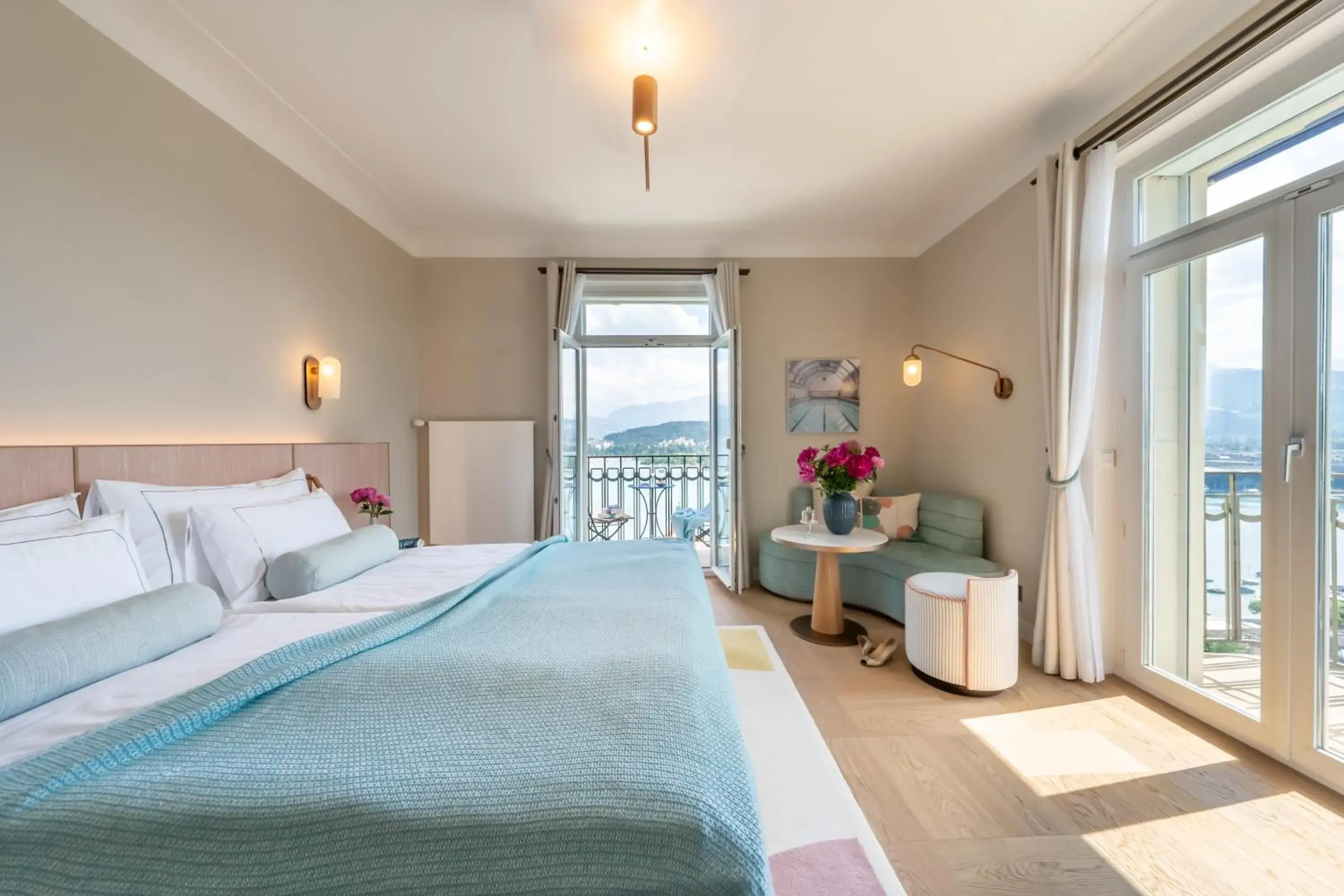 Bedroom, Bed in Art Deco Hotel Montana Luzern Bedroom, Bed in Art Deco Hotel Montana Luzern