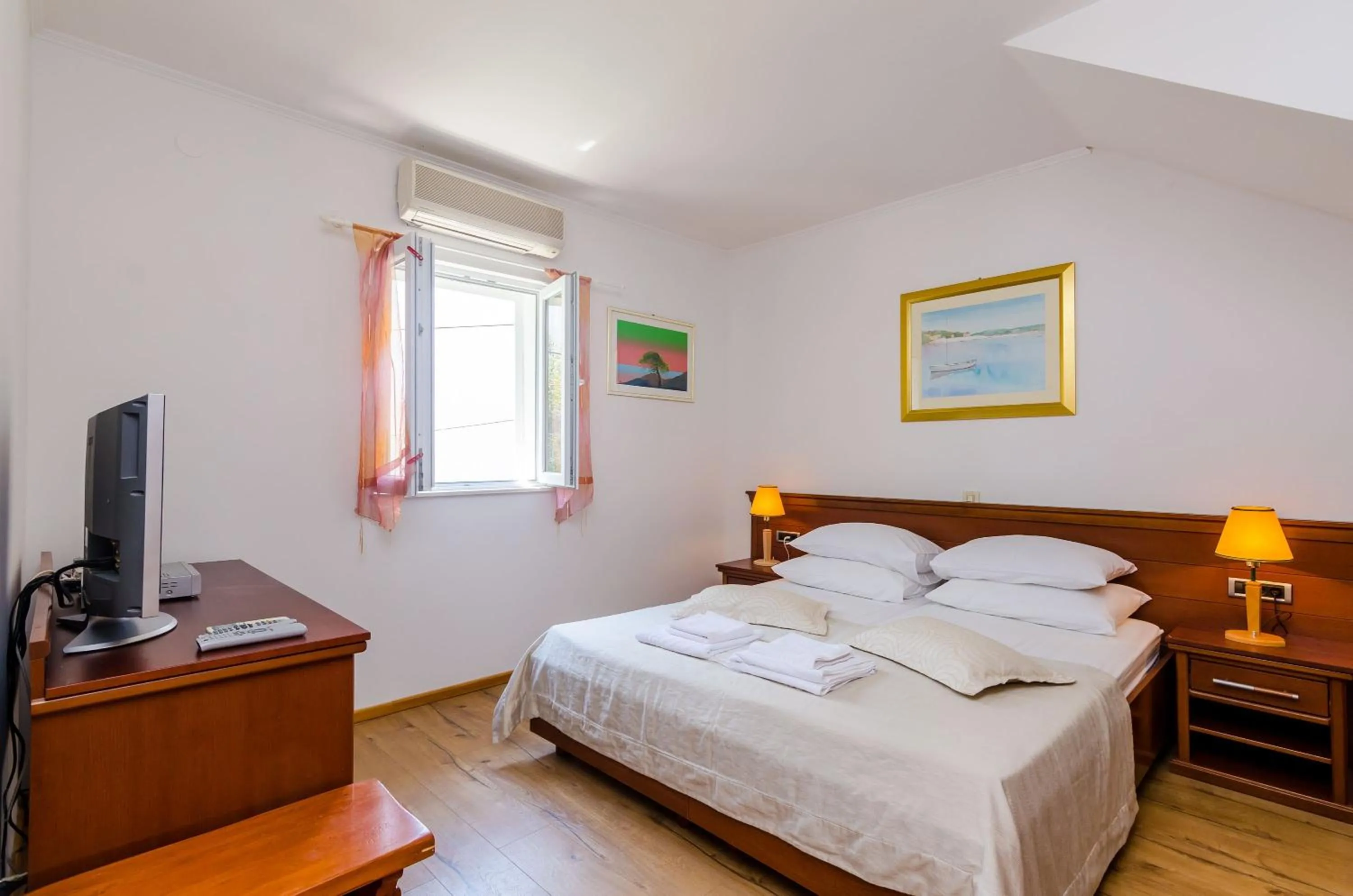 Bedroom, Bed in Apartments & Rooms V&M