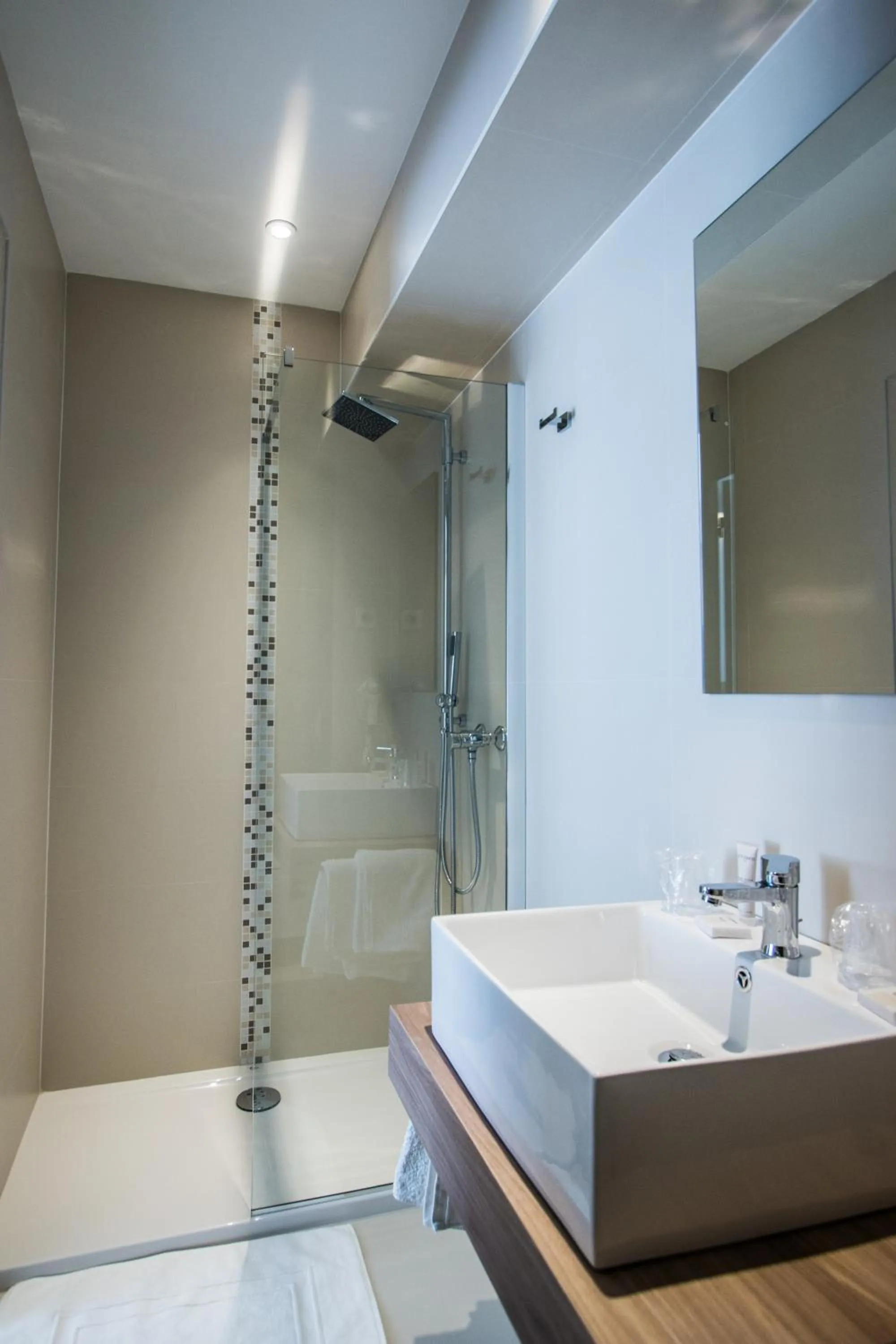 Bathroom in Hotel Les Voyageurs