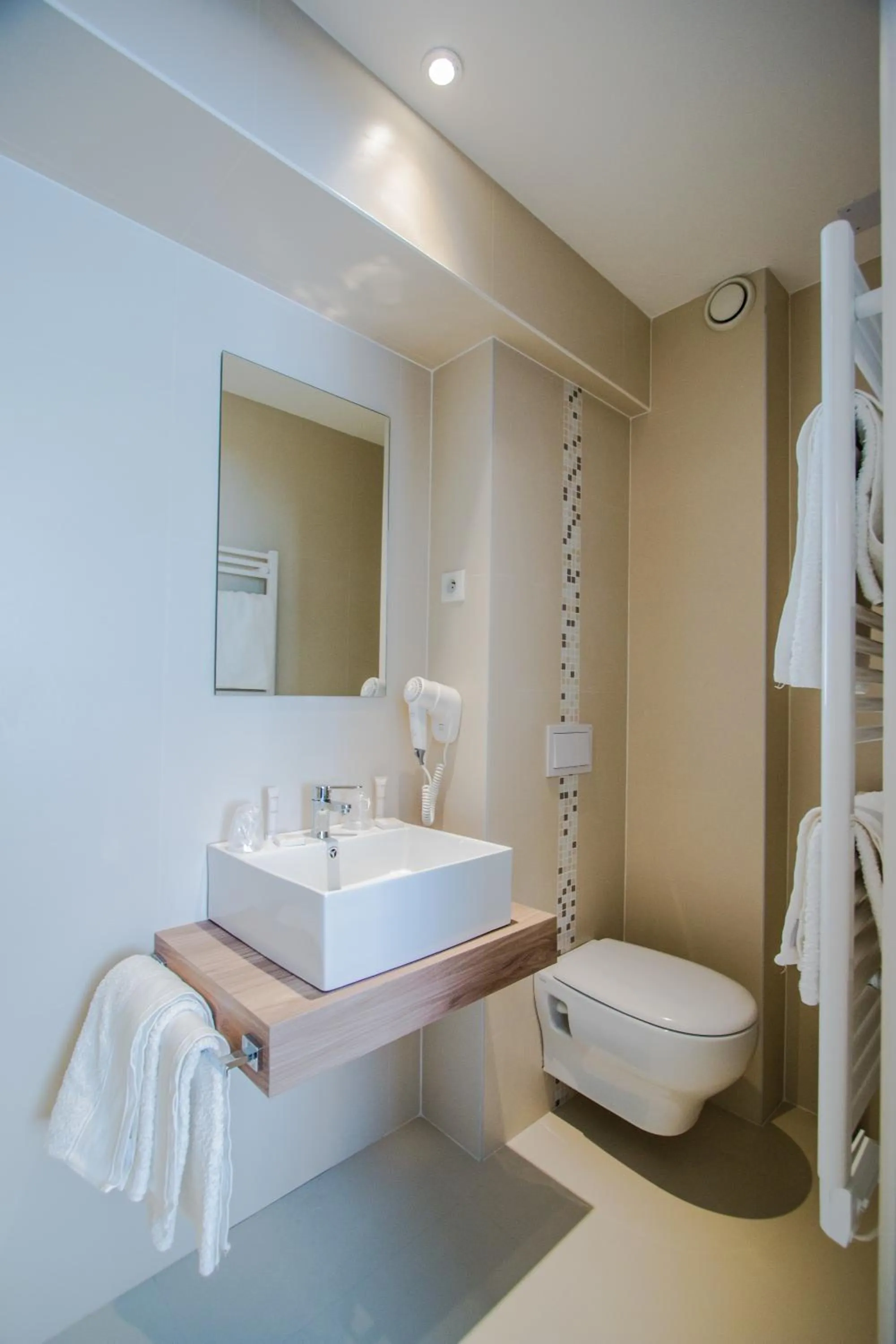 Bathroom in Hotel Les Voyageurs