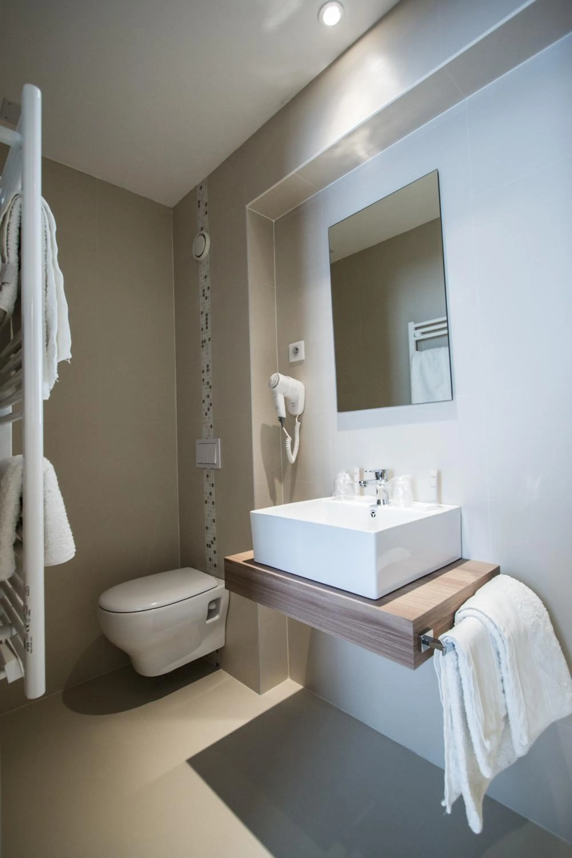 Bathroom in Hotel Les Voyageurs