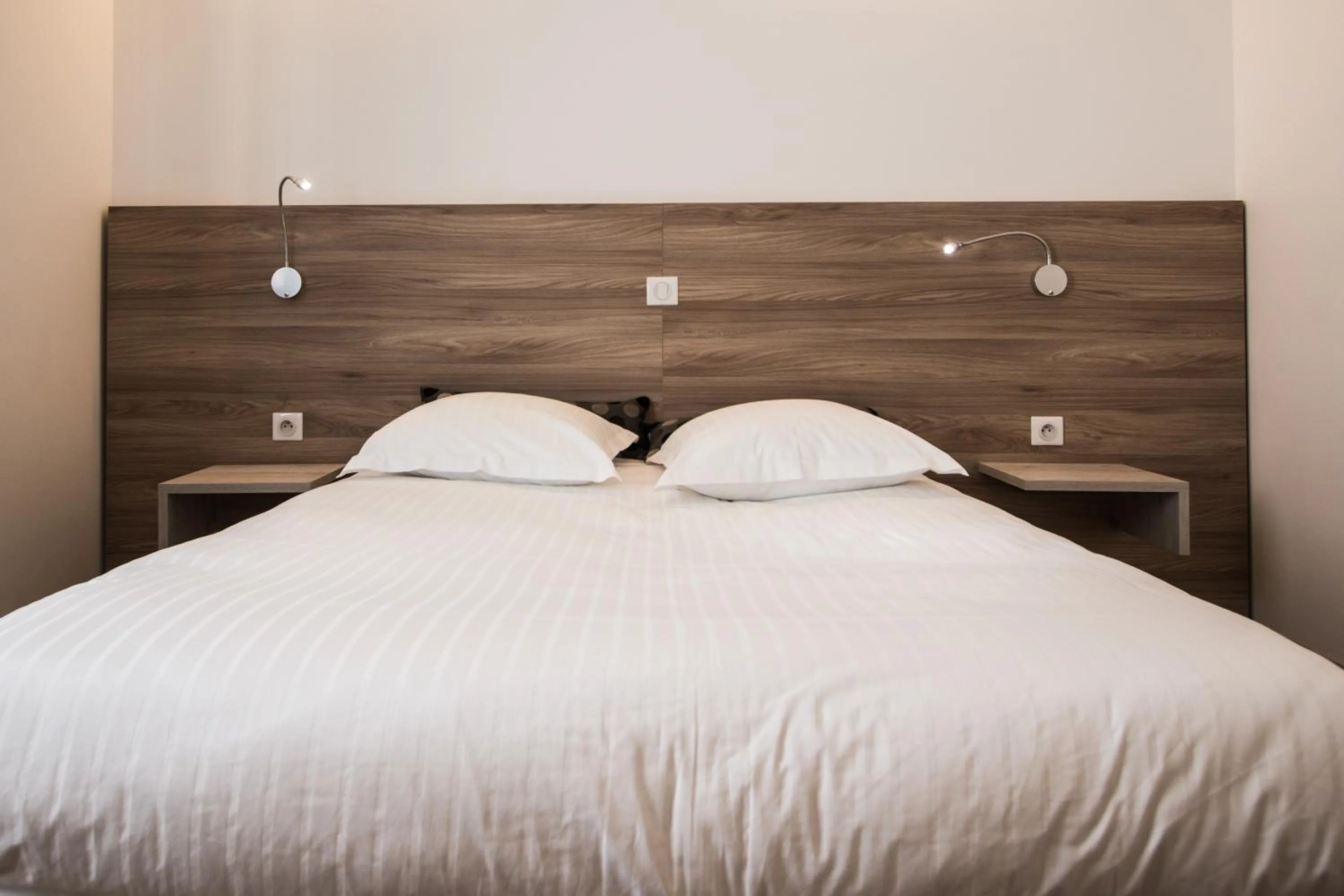 Bed in Hotel Les Voyageurs