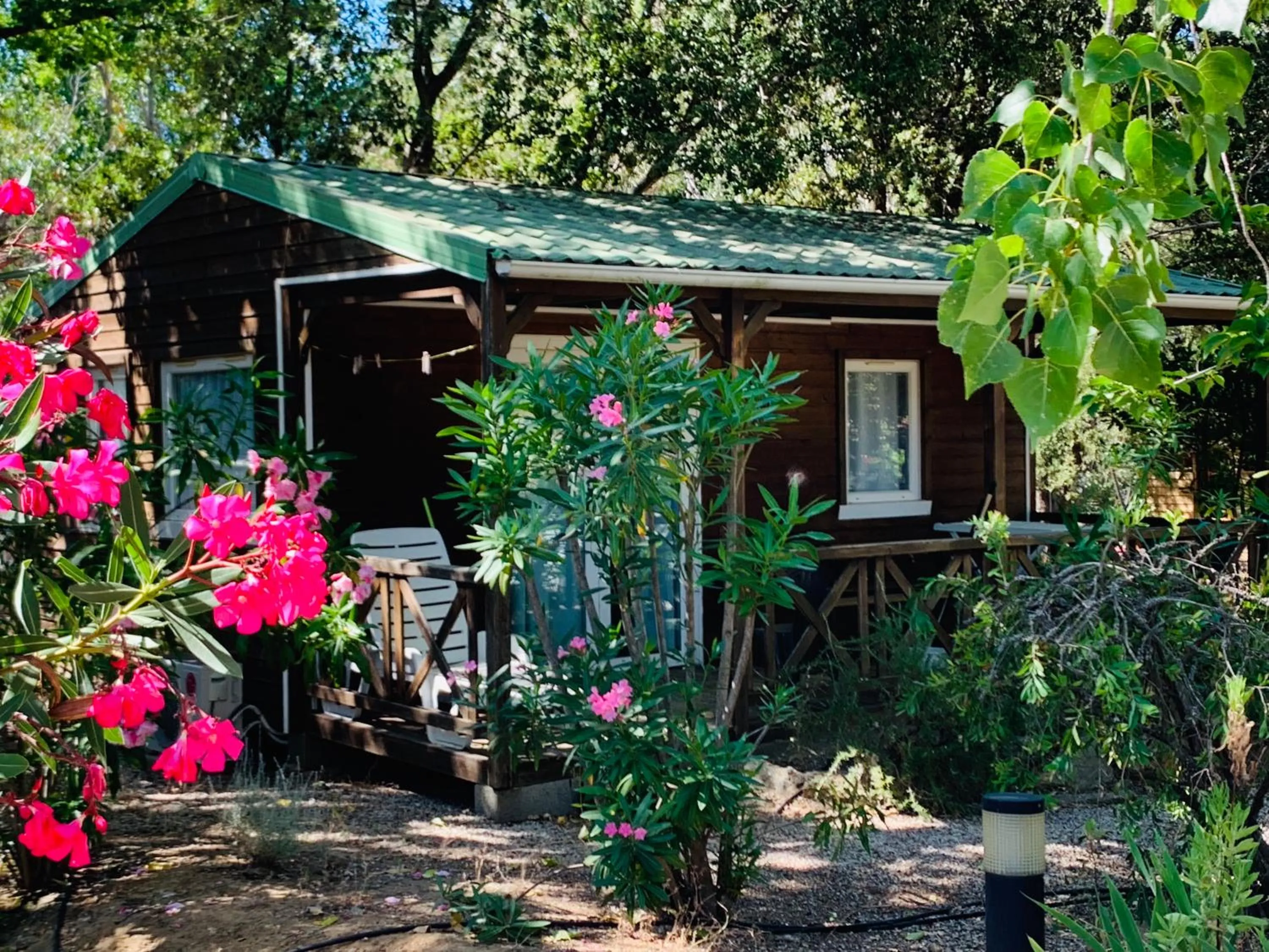 Two-Bedroom Chalet With Air Conditioning in Location du Ranch Cantarettu