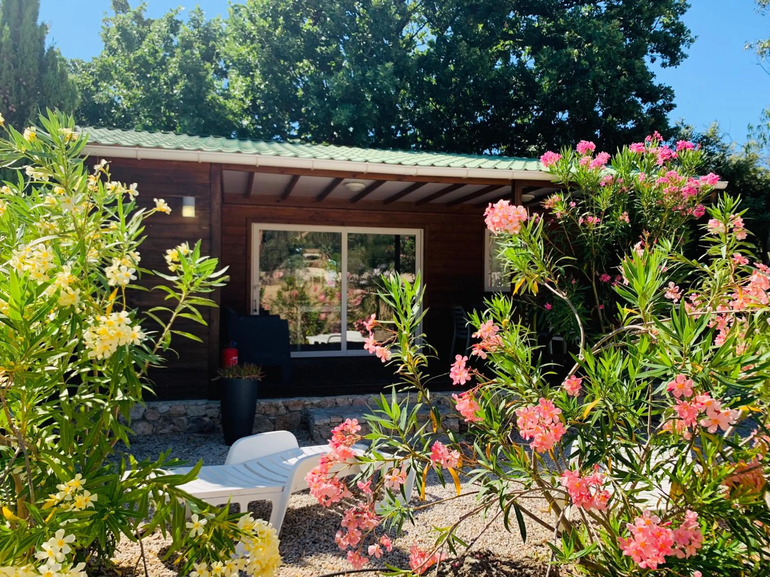 Three-Bedroom Chalet with Air Conditoning in Location du Ranch Cantarettu