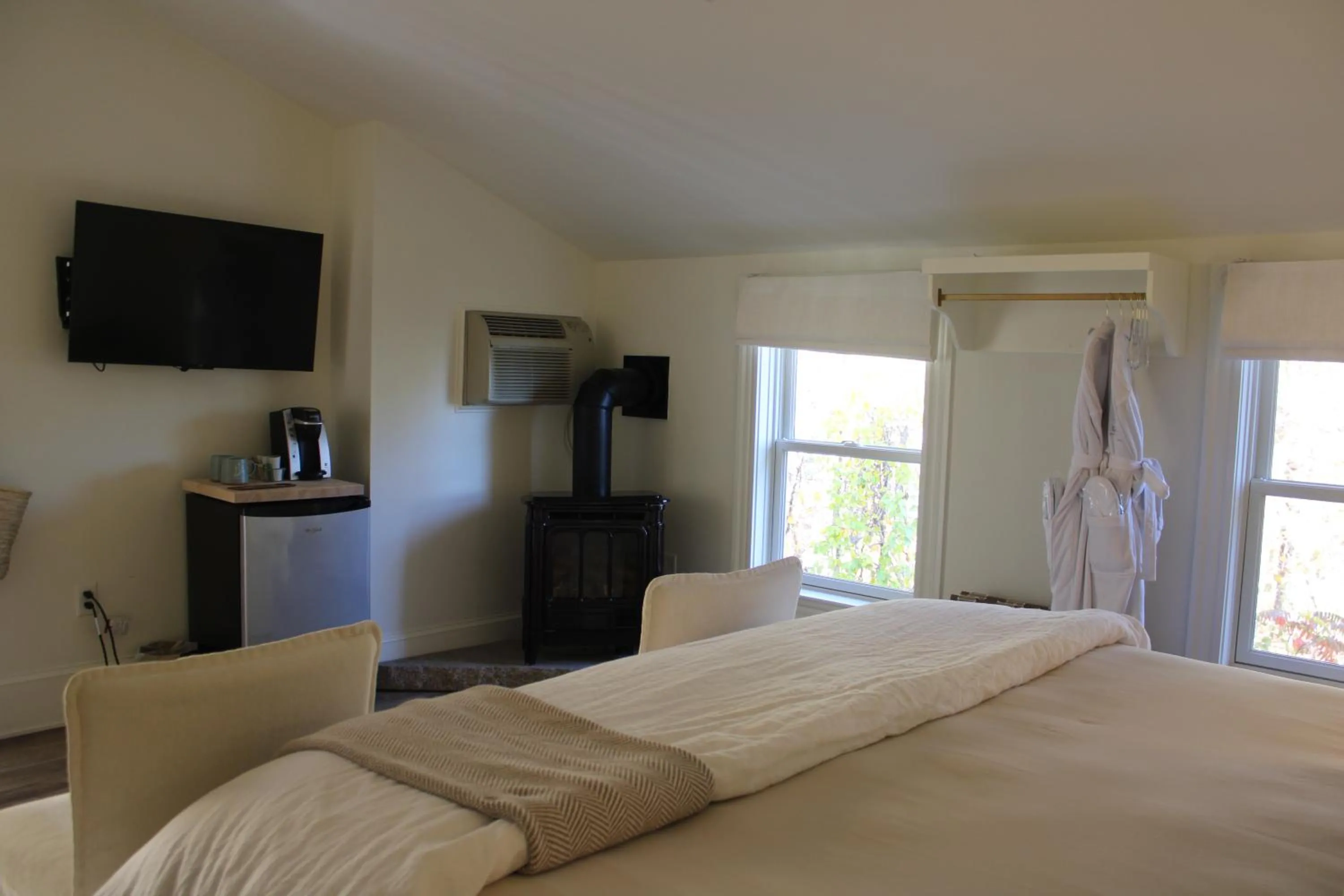Bed in The Trident Inn