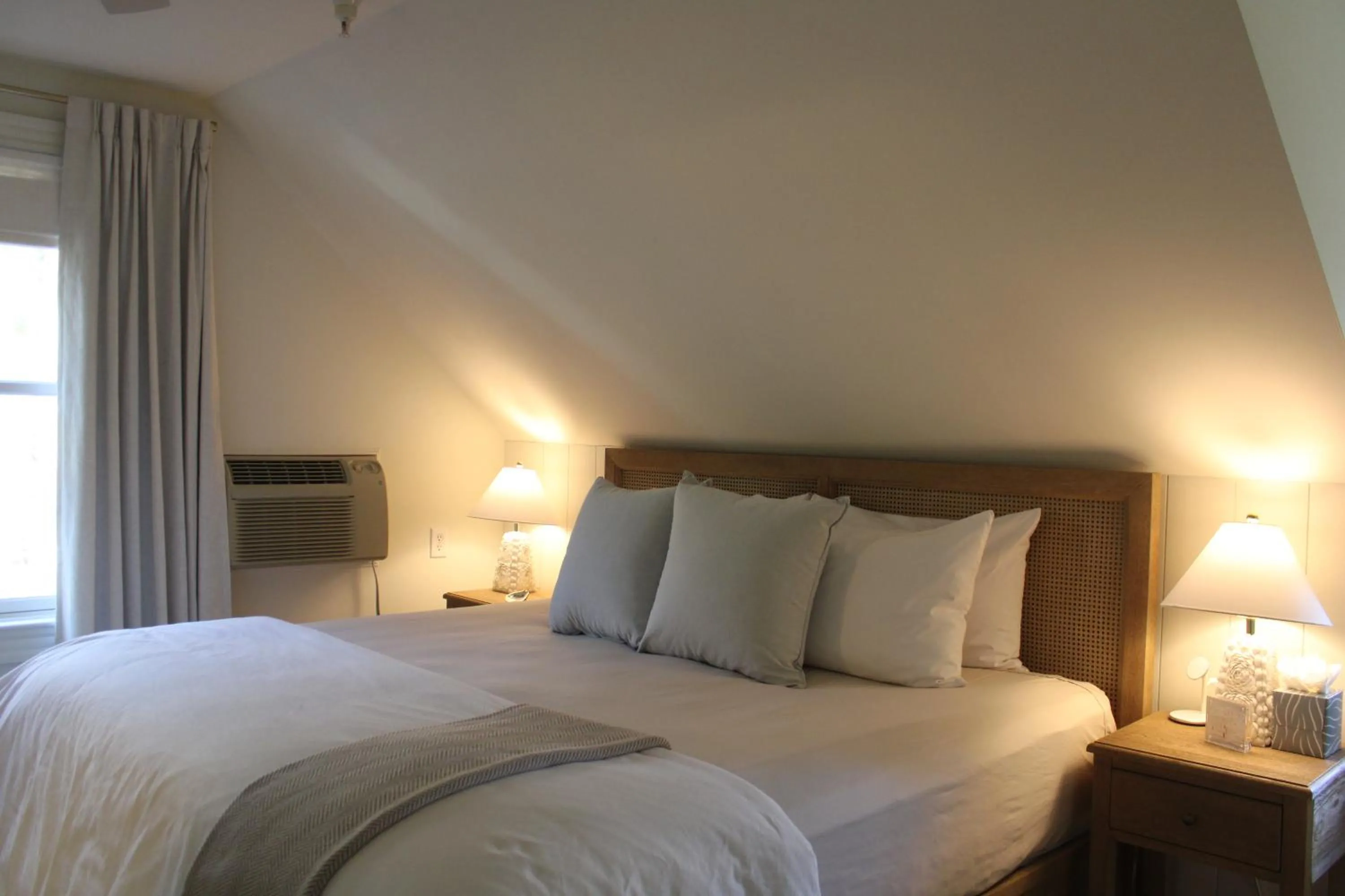 Bed in The Trident Inn