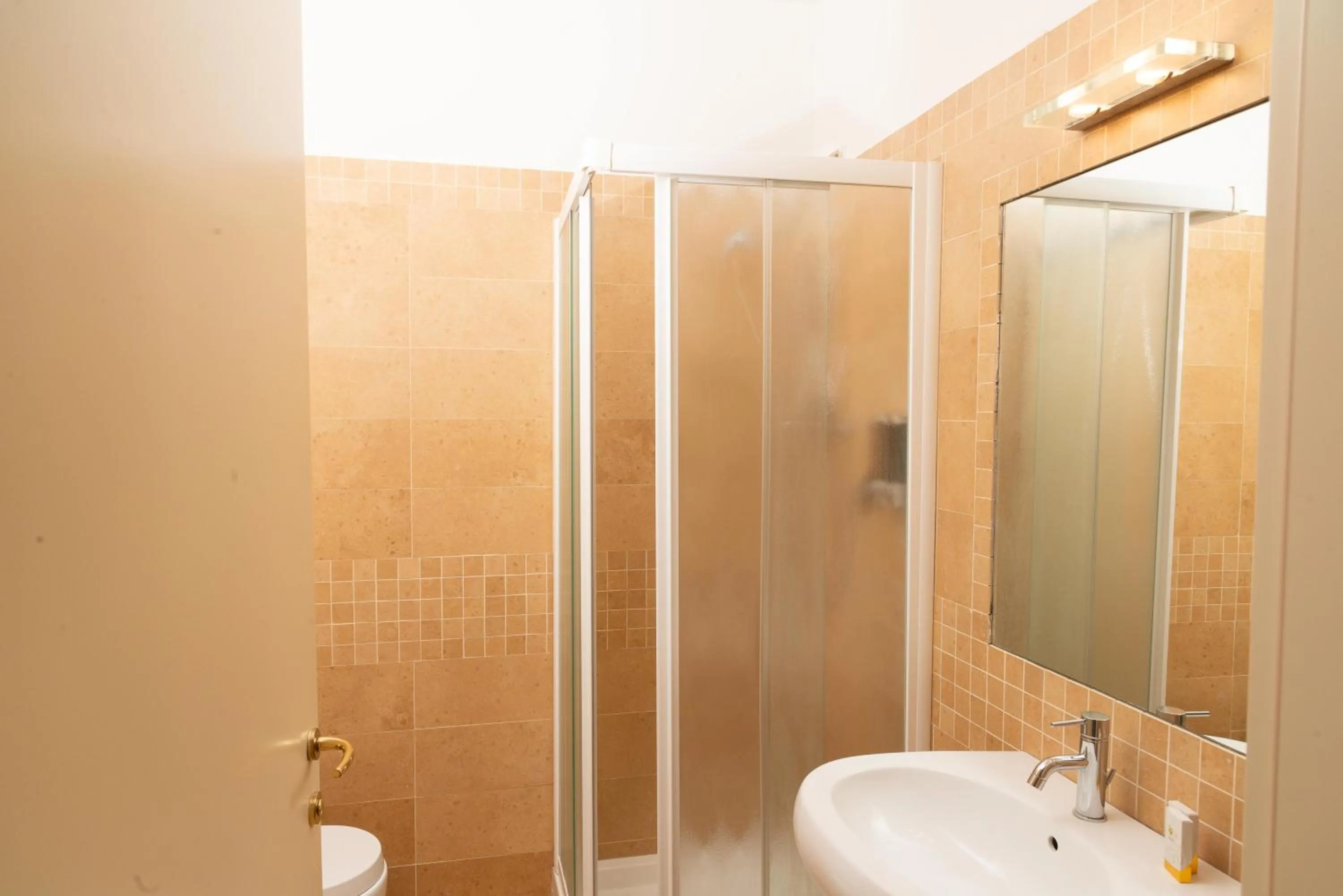 Shower in La Rocca Relais