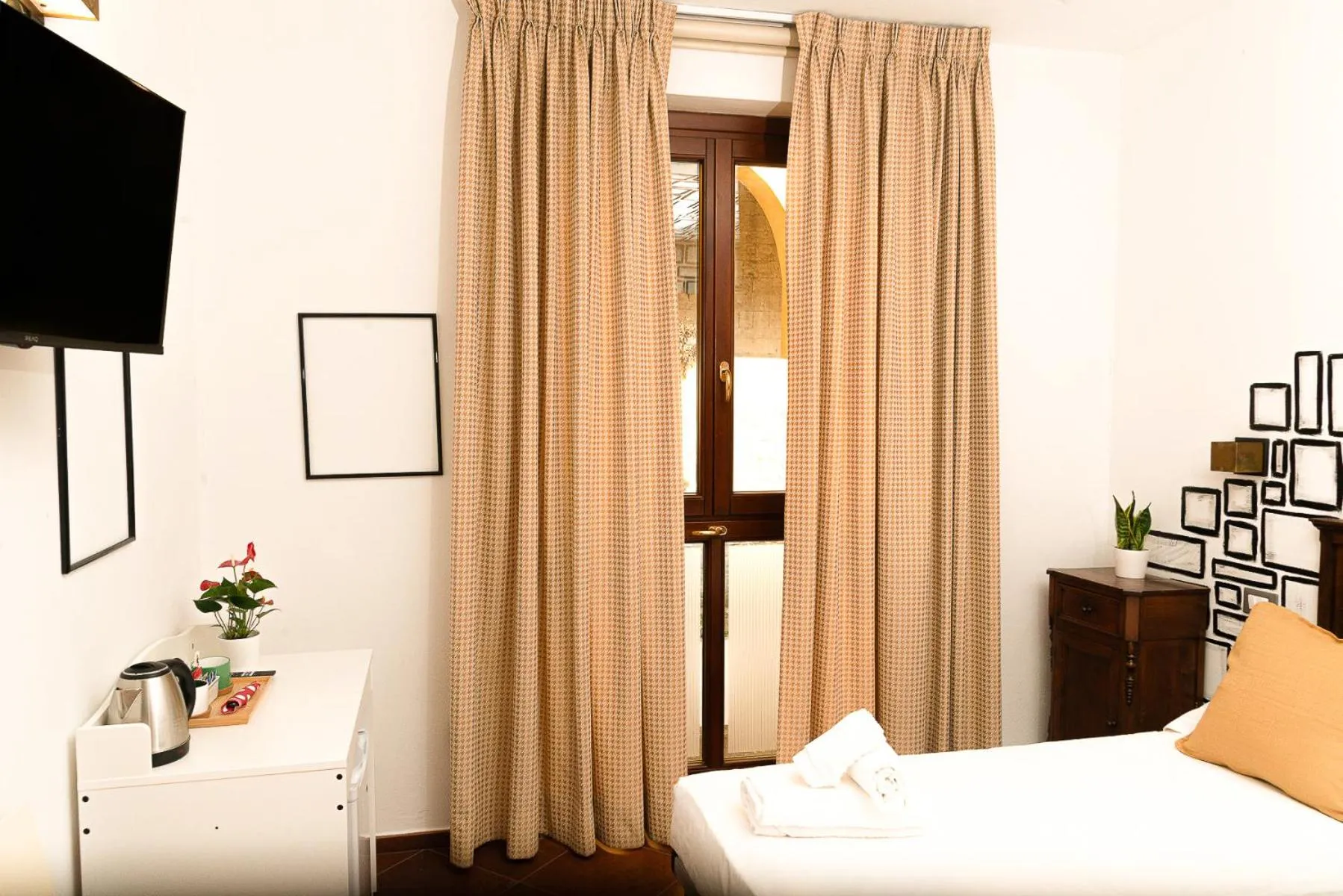 Photo of the whole room, Bed in La Rocca Relais