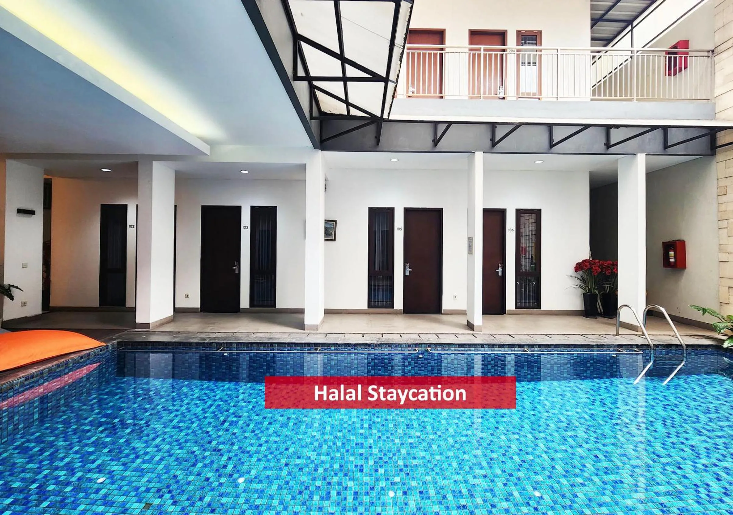 Swimming pool in Pondok Labu Residence