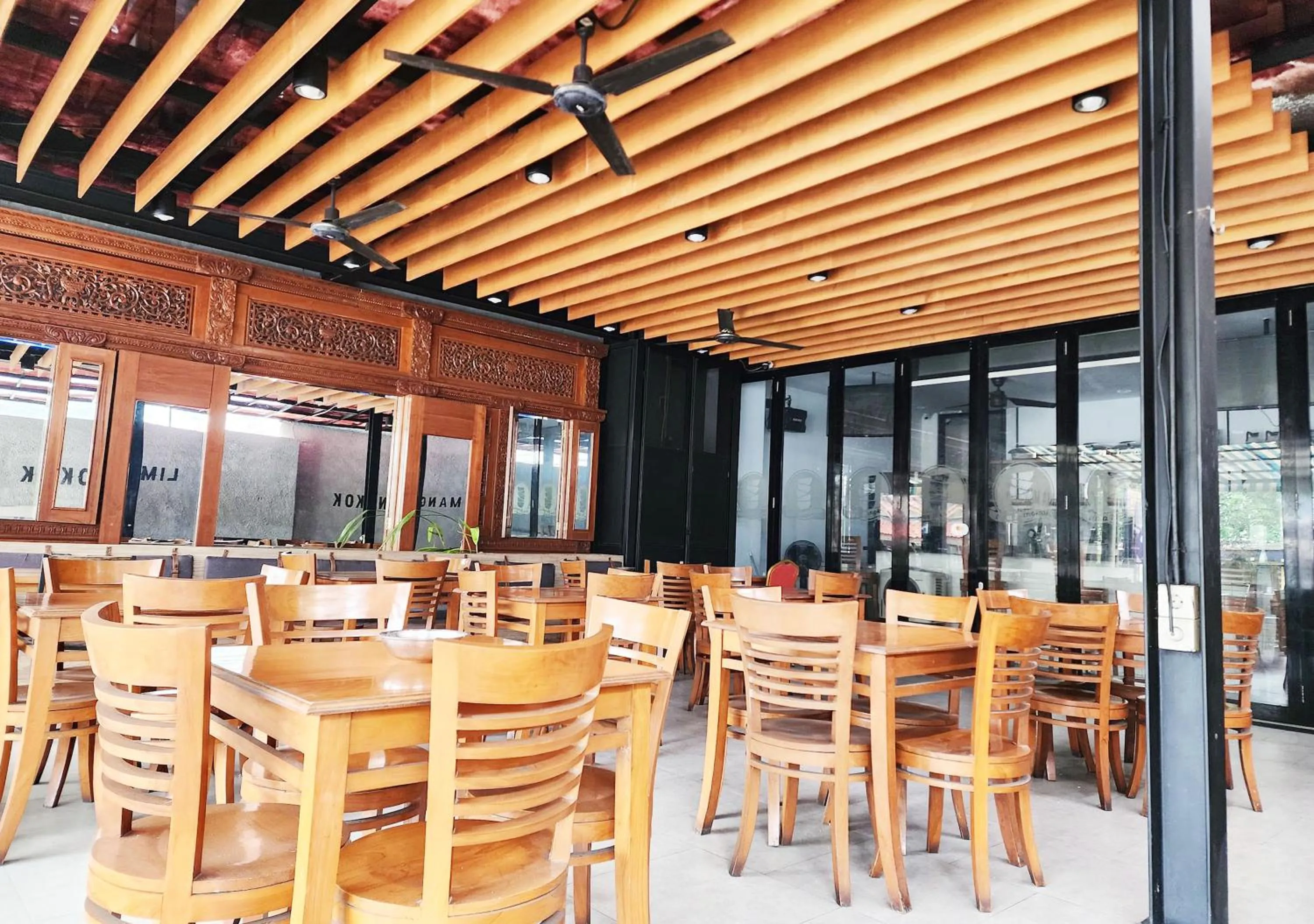 Restaurant/places to eat in Pondok Labu Residence