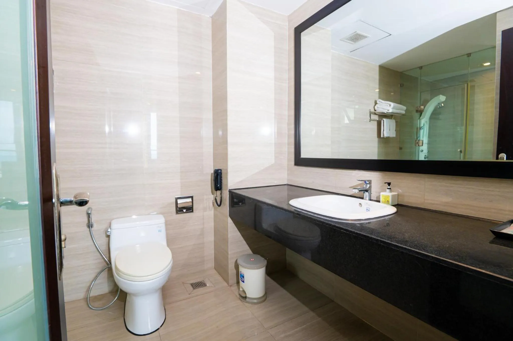 Toilet in Sea Garden Hotel