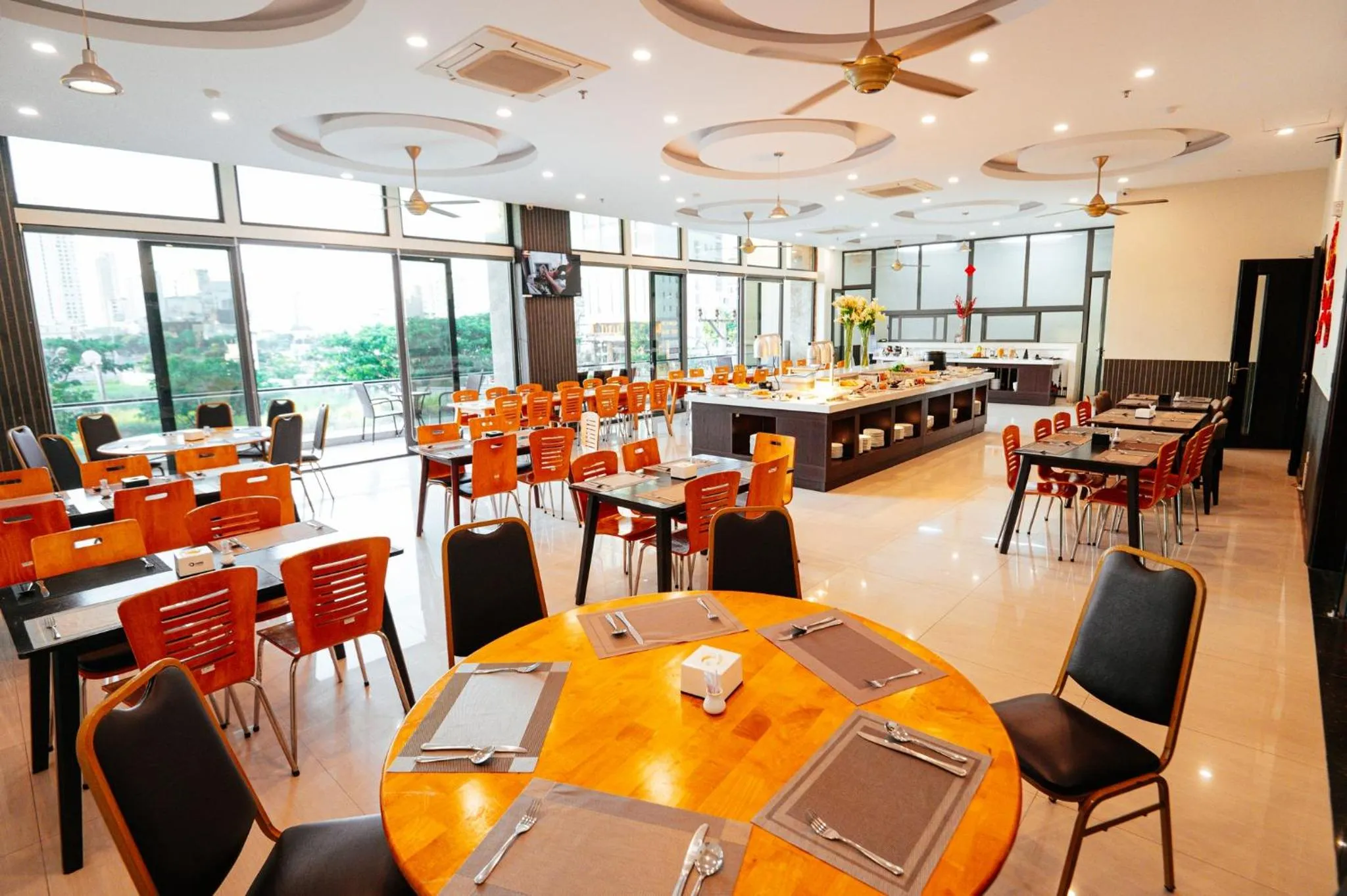 Restaurant/places to eat in Sea Garden Hotel