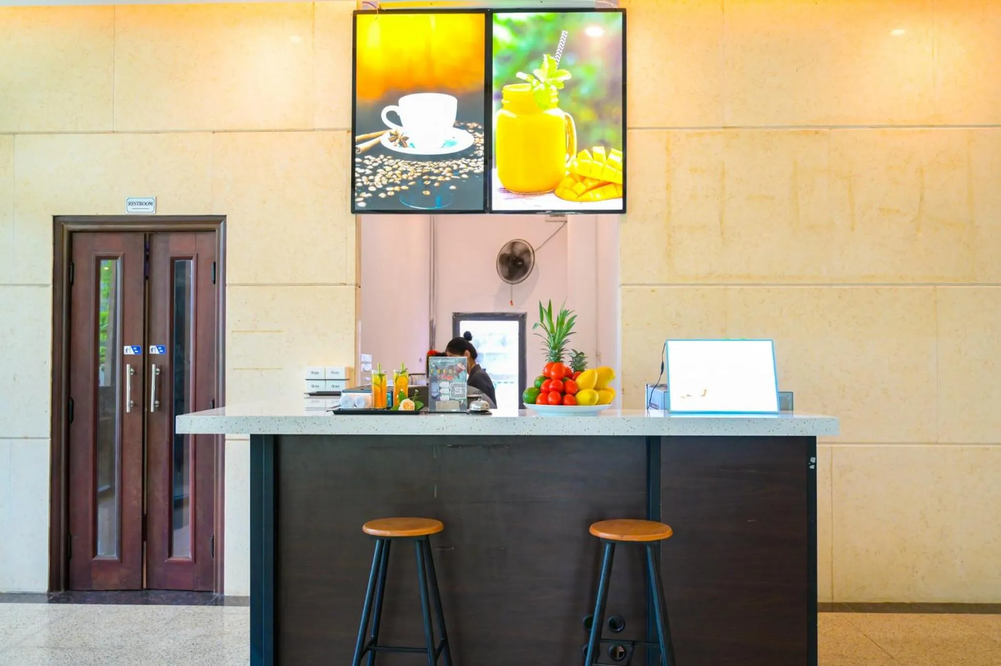 Lounge or bar in Sea Garden Hotel