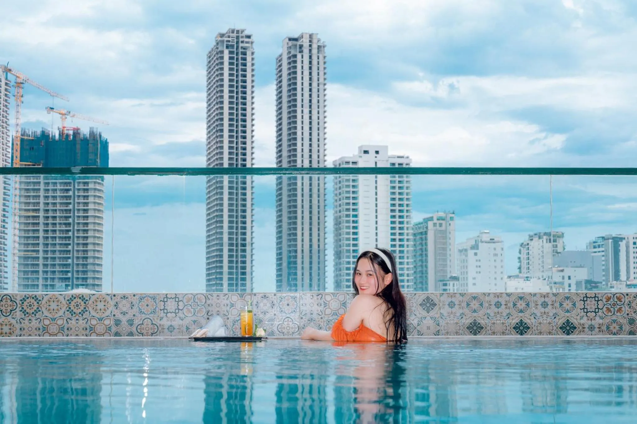 Swimming pool in Sea Garden Hotel