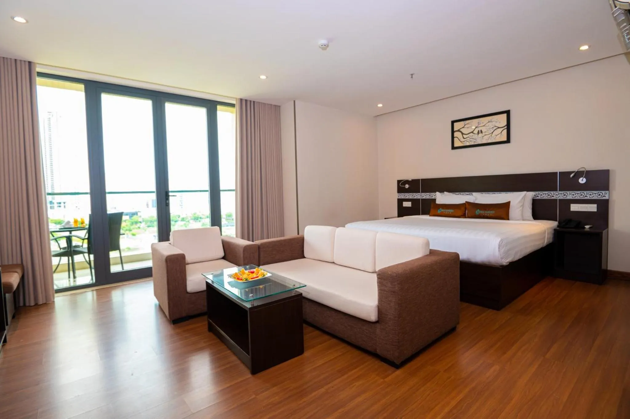 Balcony/Terrace, Bed in Sea Garden Hotel